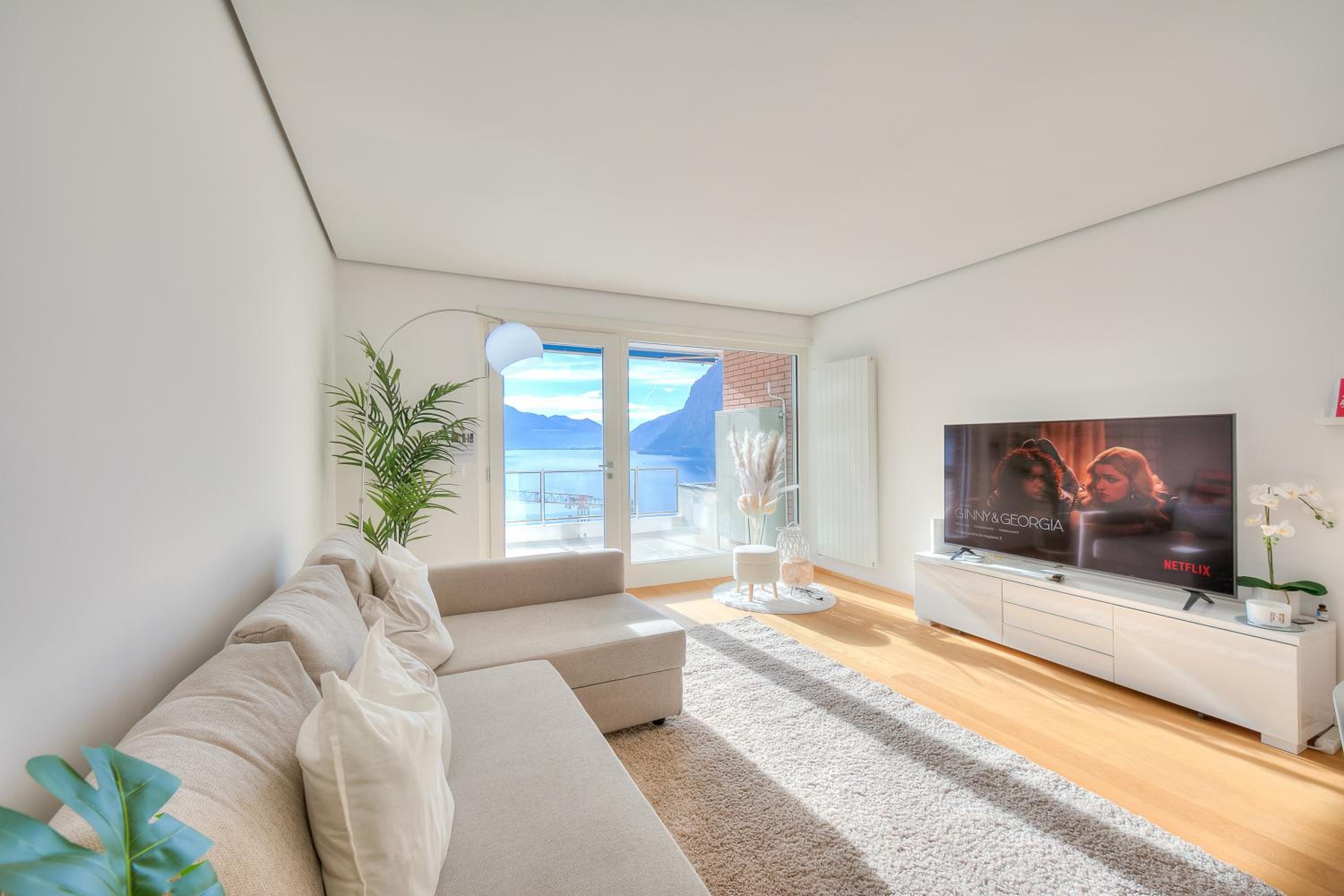 Honeymoon with Stunning View - Happy Rentals
