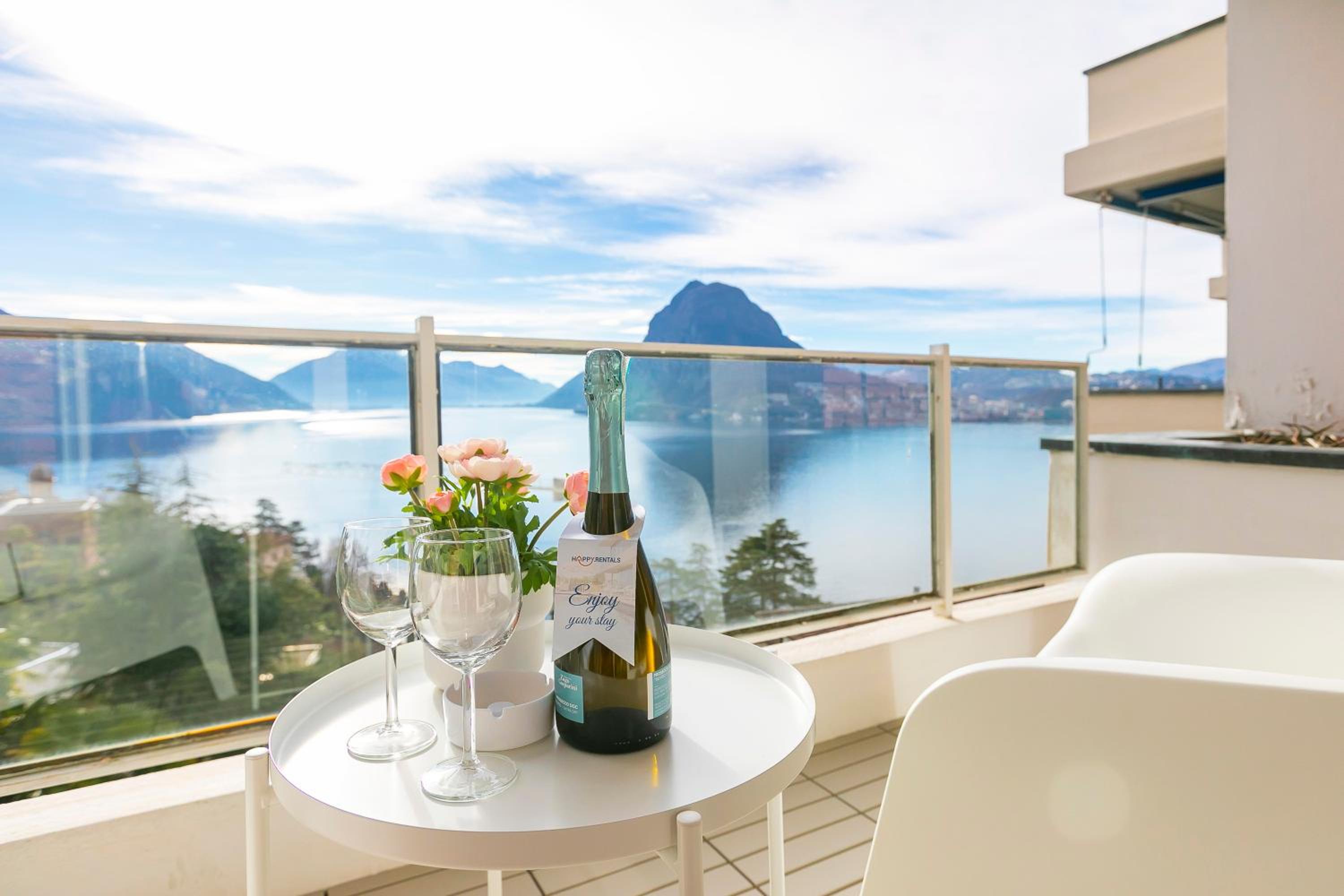 Honeymoon with Stunning View - Happy Rentals