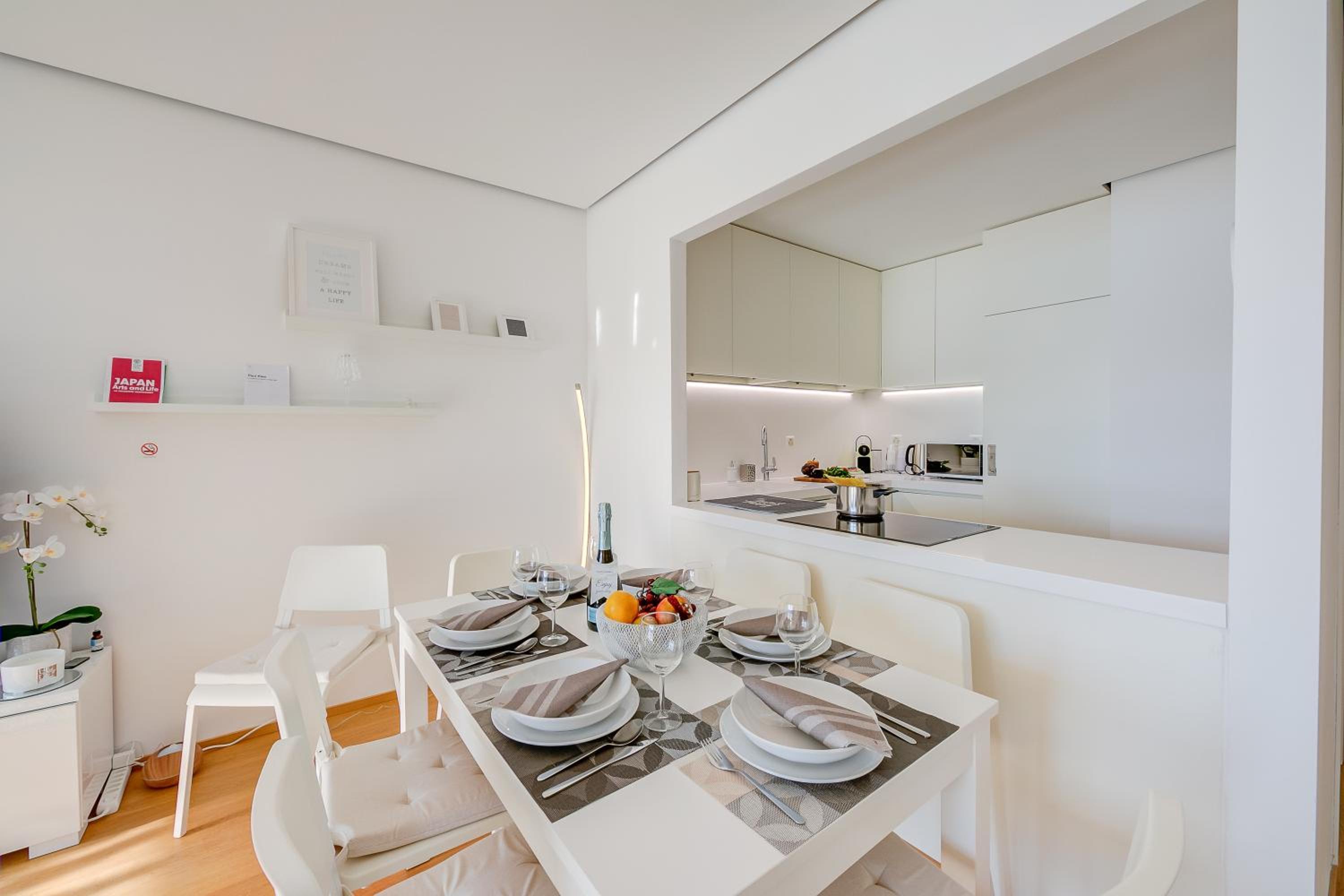 Honeymoon with Stunning View - Happy Rentals