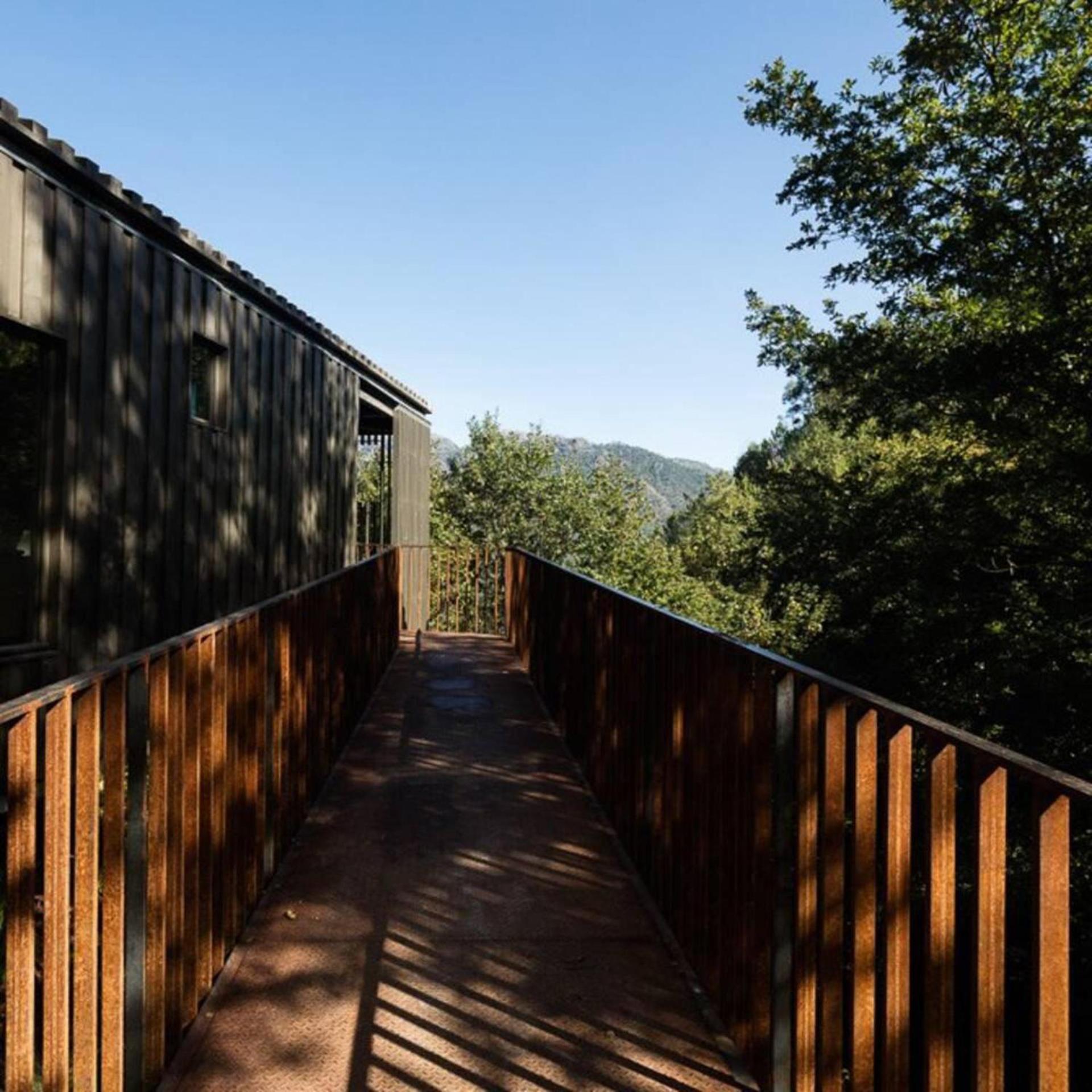 GeresNationalPark-Cabin-6Bed-Balcony-Pool-Views view 5