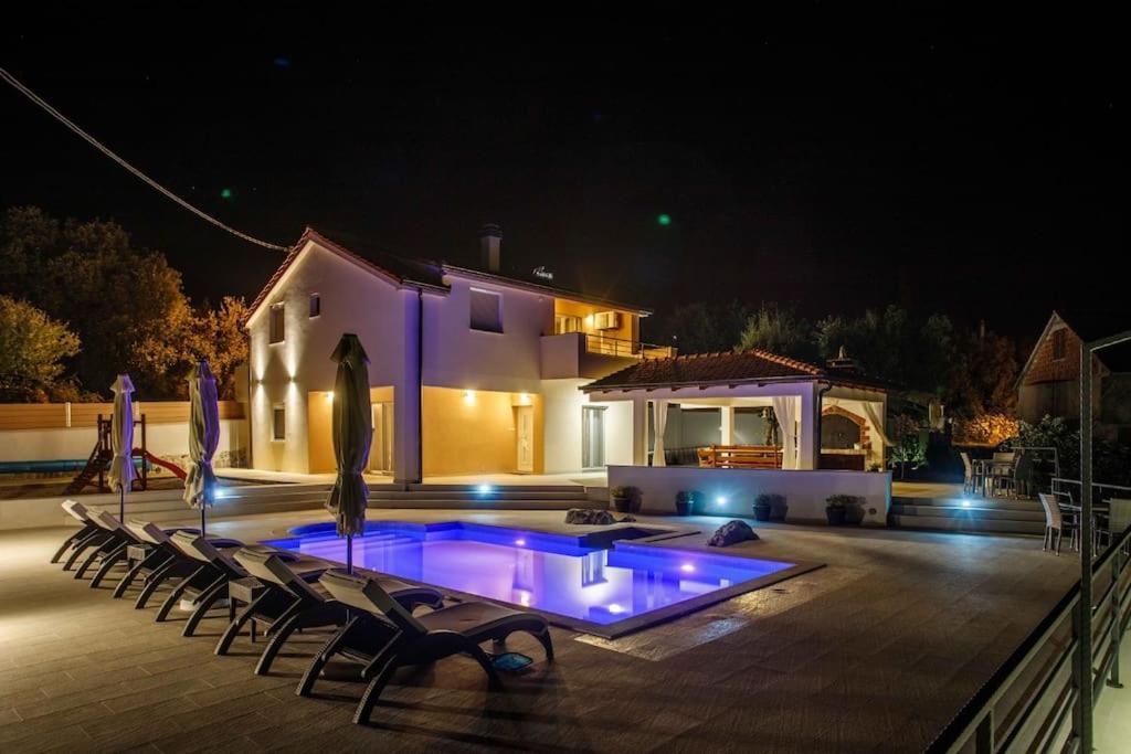 Villa in Omiš inland/4 stars+heated pool view 4