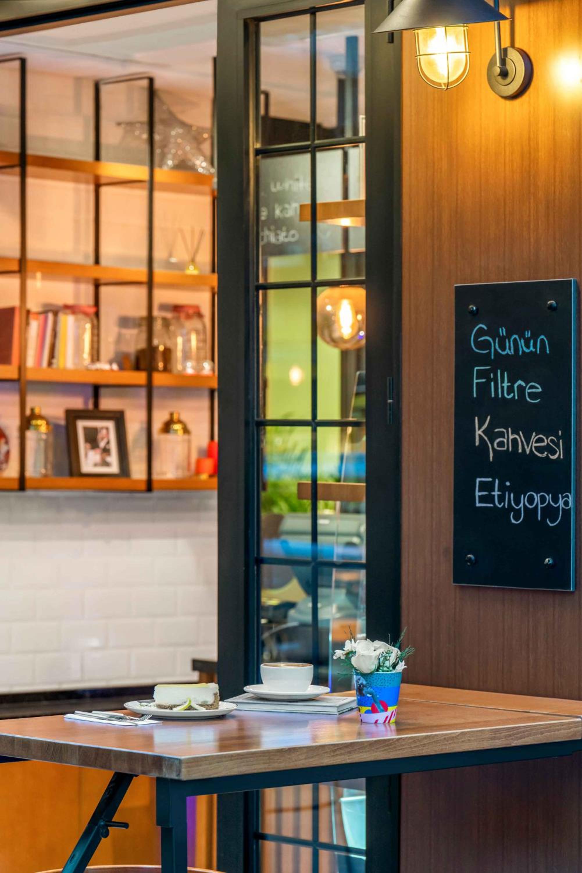 Ibis İzmir Alsancak - Image 37