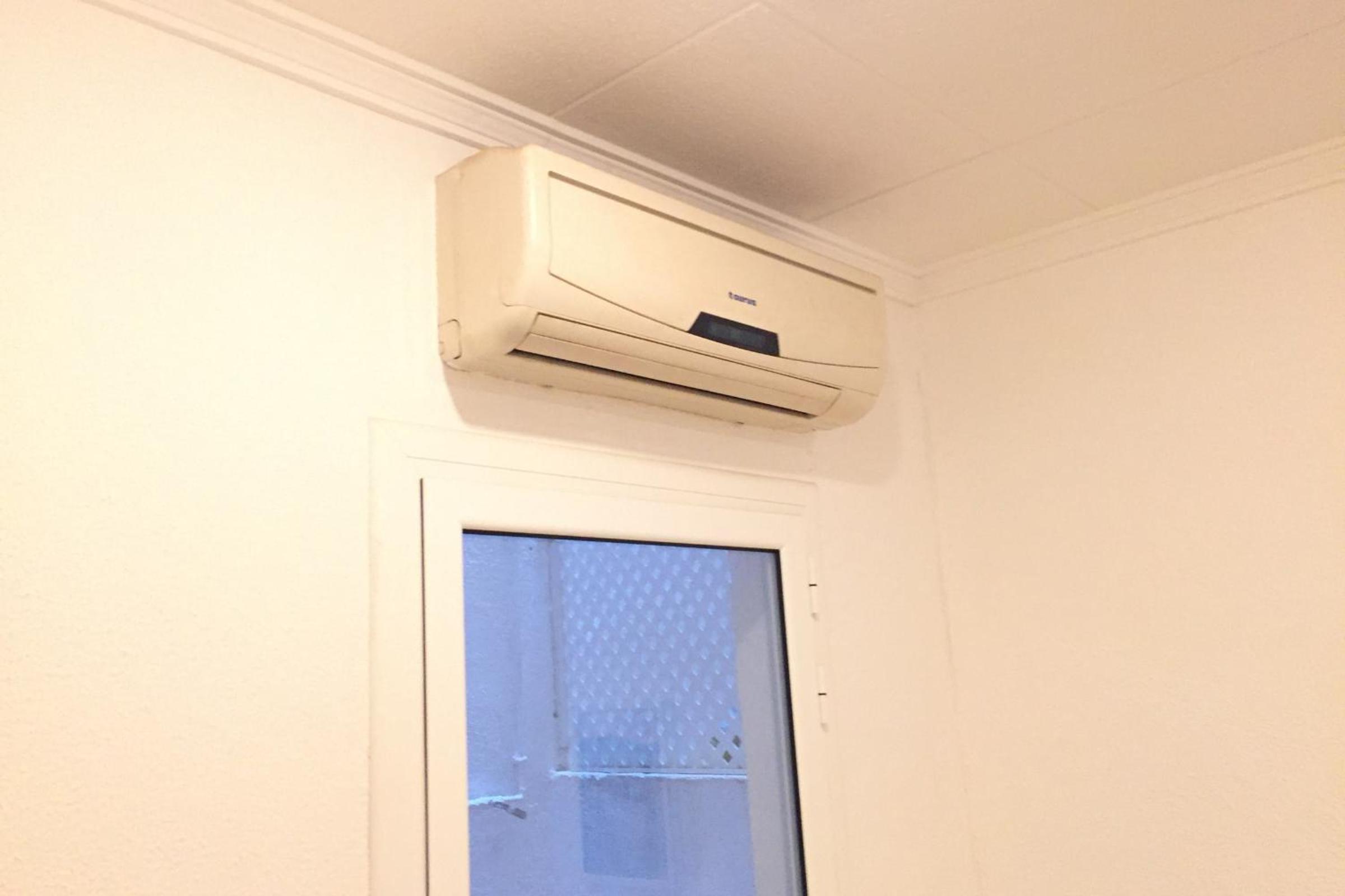 NEW! Cute apartment near metro