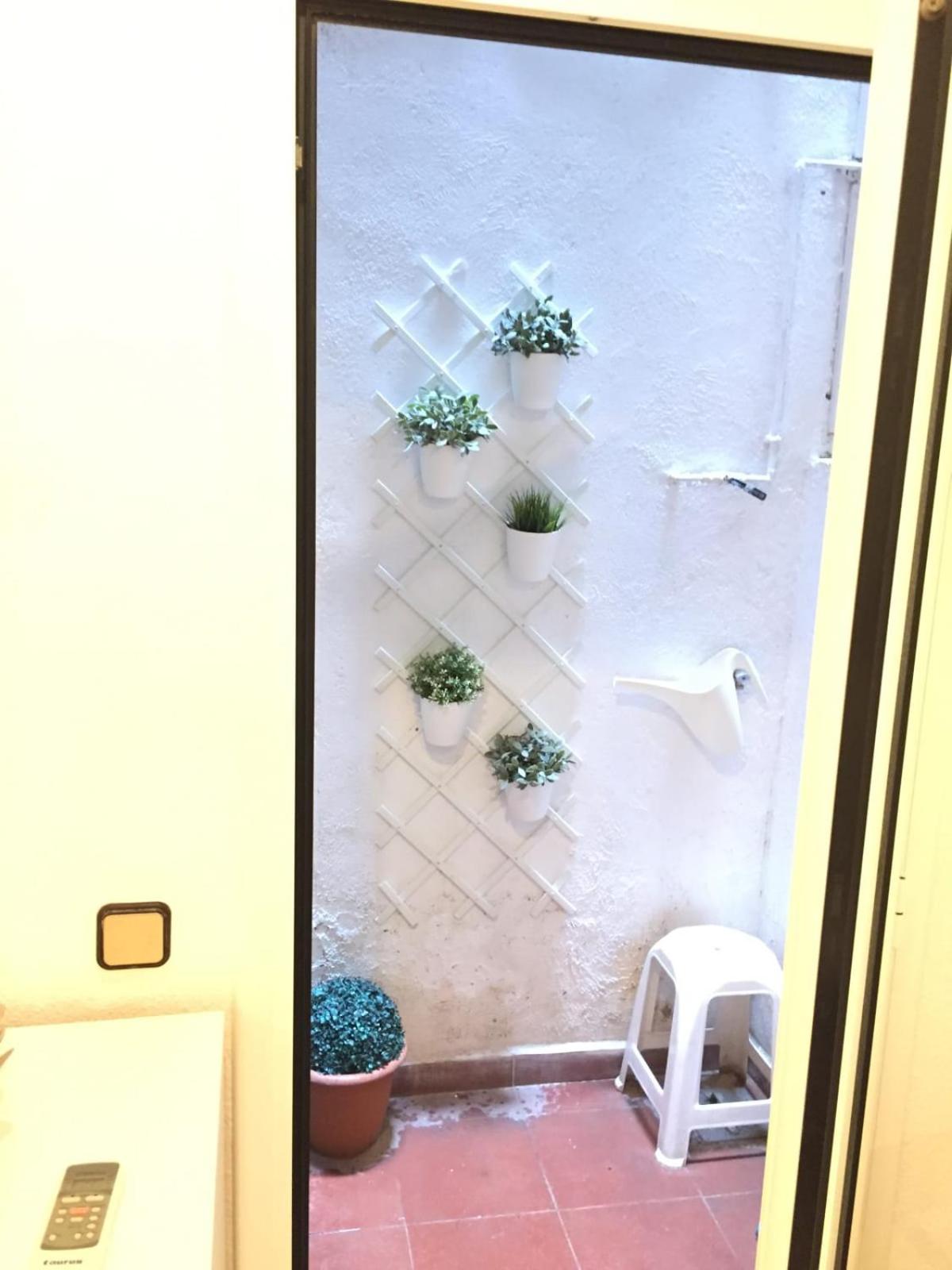 NEW! Cute apartment near metro