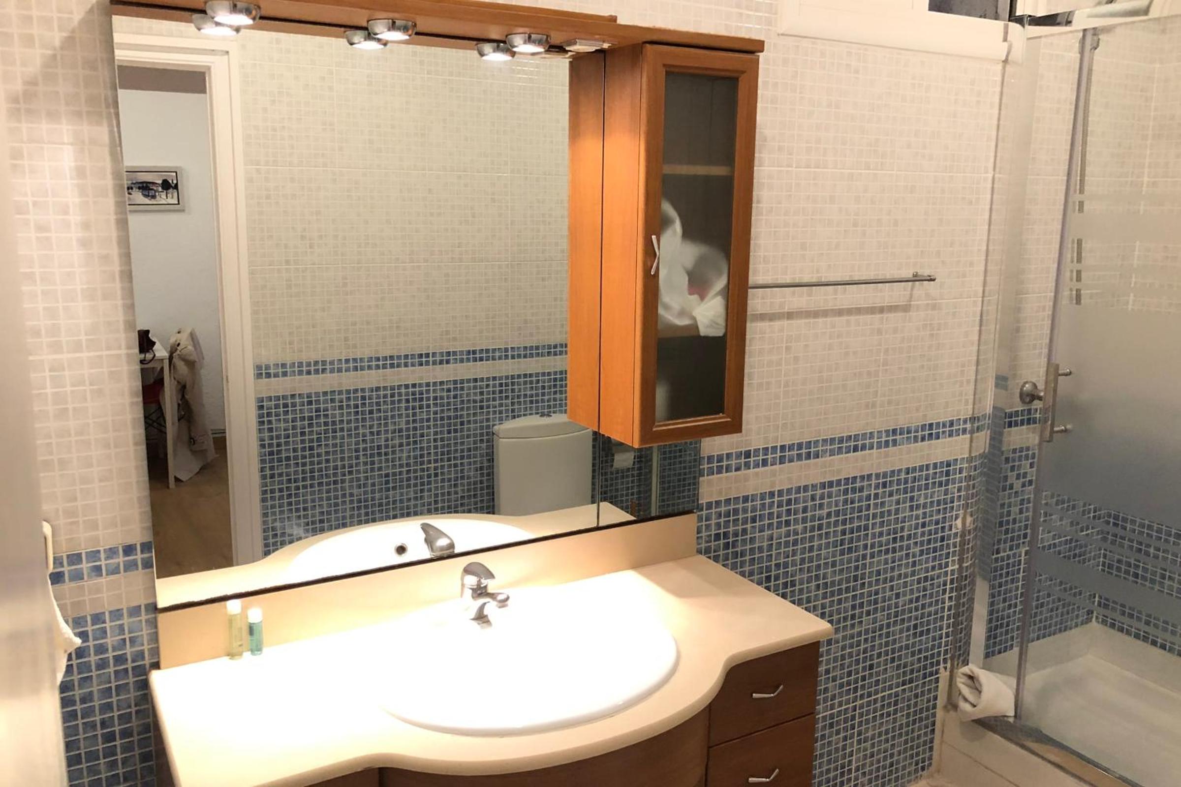 NEW! Cute apartment near metro