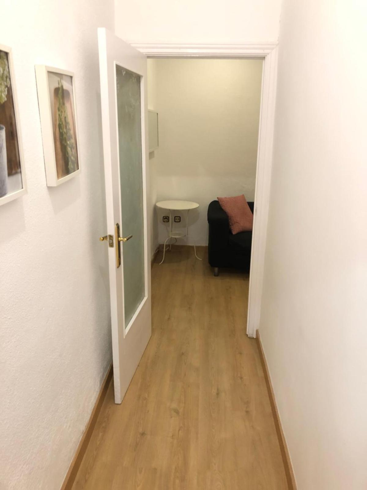 NEW! Cute apartment near metro