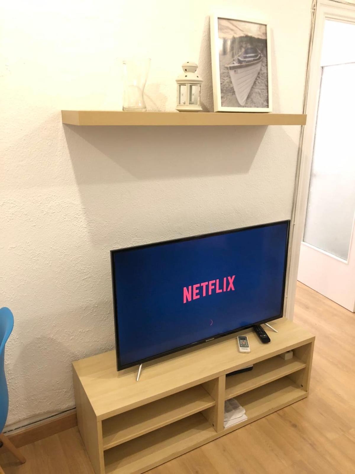 NEW! Cute apartment near metro