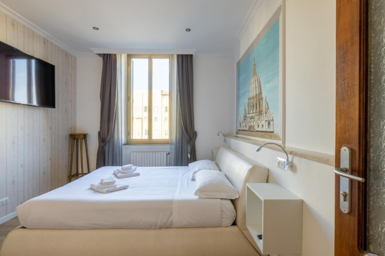 Cavalleggeri Guesthouse, Opposite St Peter's Basilica whit Private Rooms