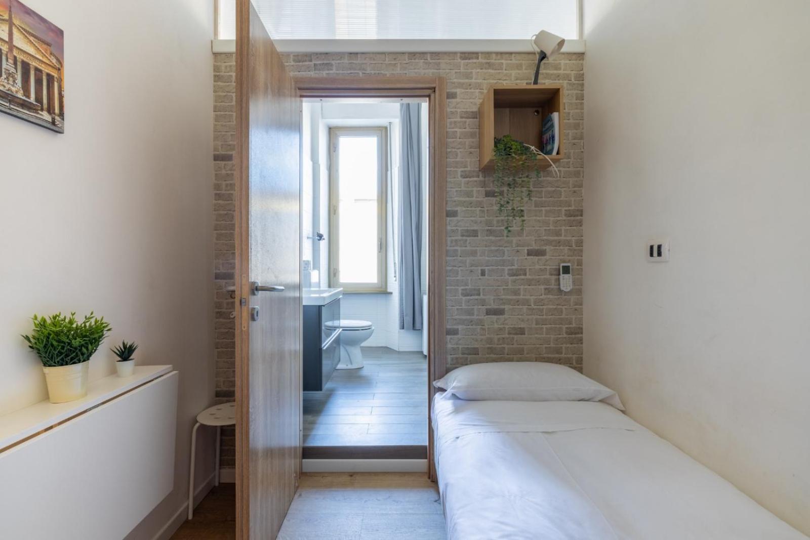 Cavalleggeri Guesthouse, Opposite St Peter's Basilica whit Private Rooms