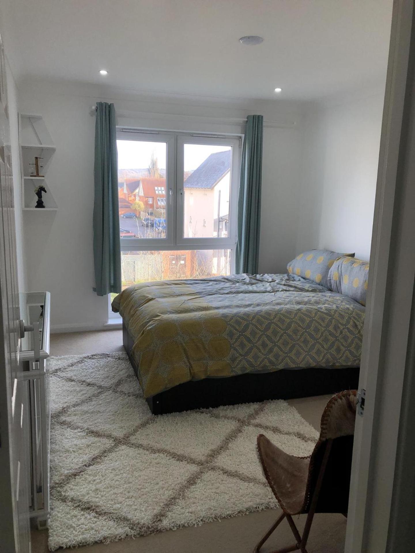 Beautiful 1-Bed Apartment in Redhill view 5