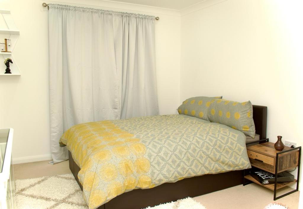 Beautiful 1-Bed Apartment in Redhill view 4
