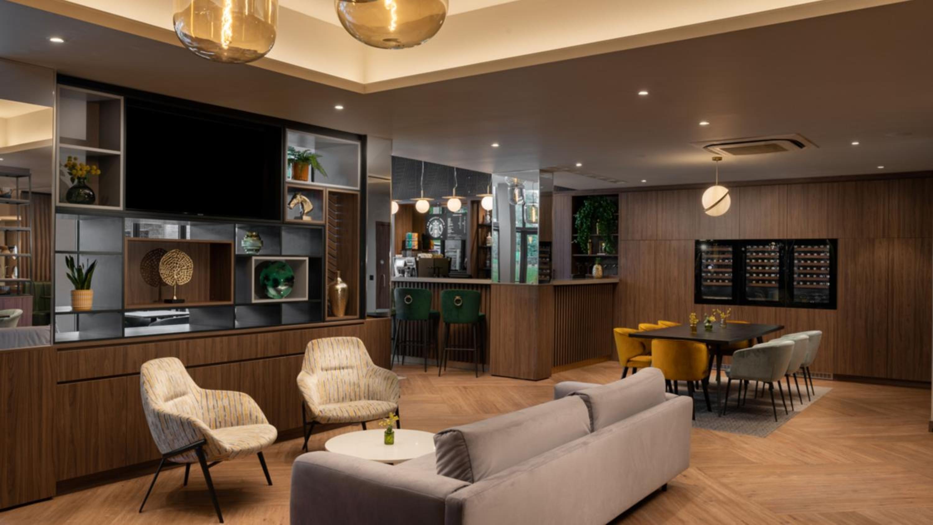 Crawley Vacations - Holiday Inn London Gatwick - Worth, an IHG Hotel - Property Image 2