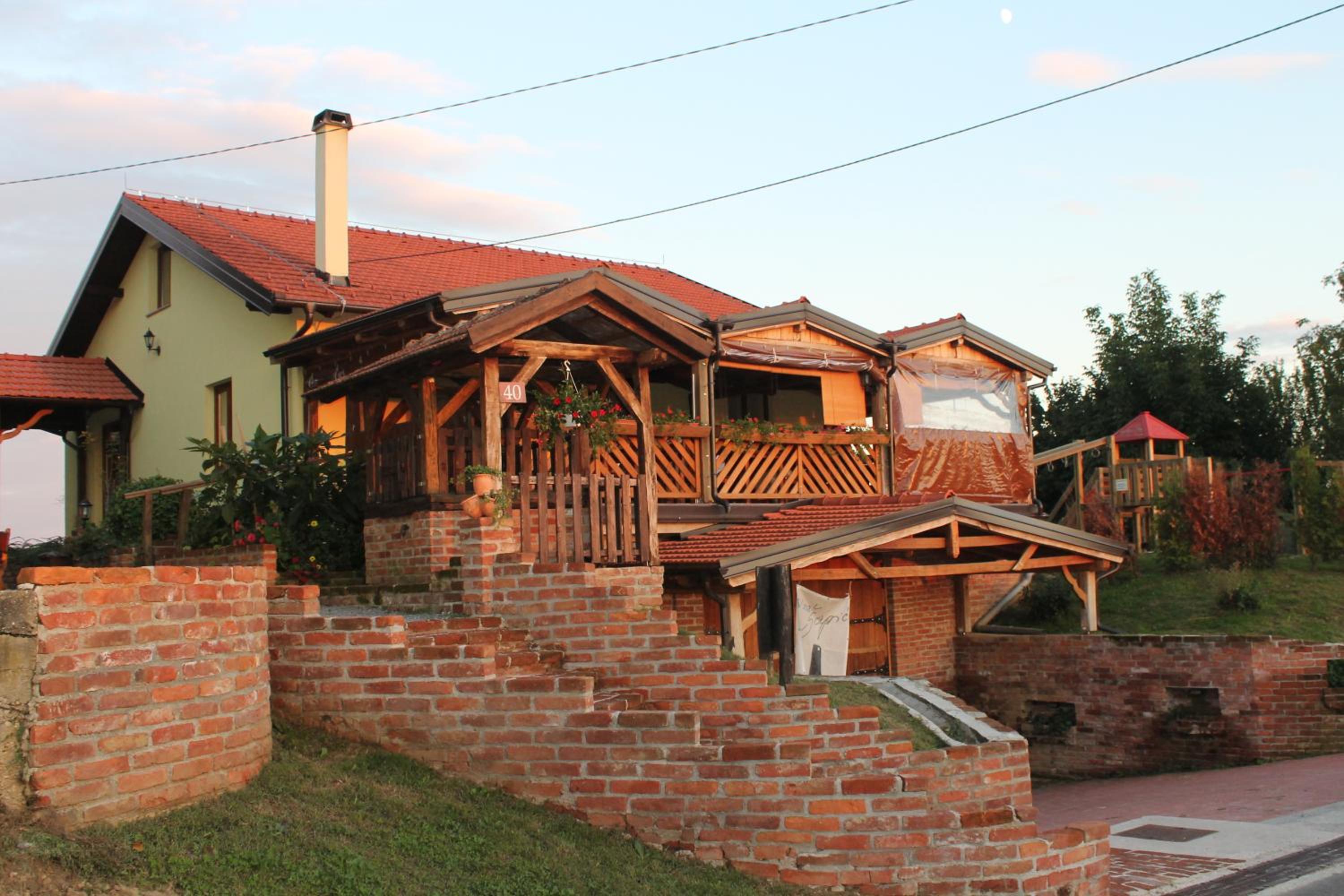Rooms & Apartment Vinia view 2