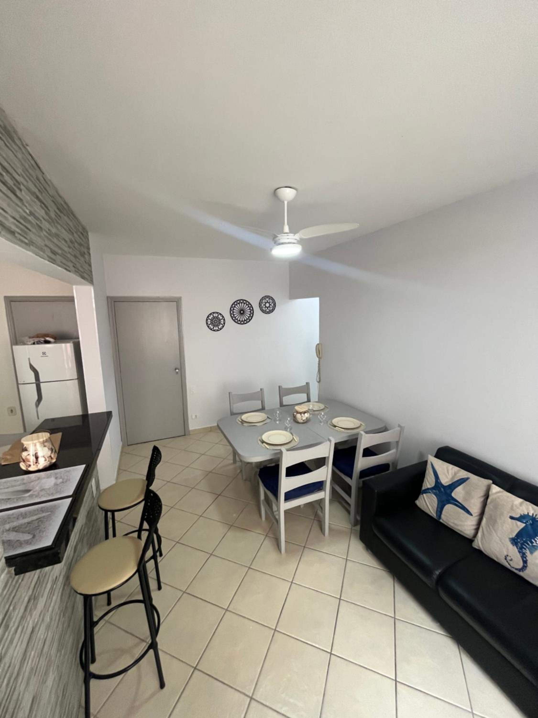Apê Charmoso Ed Carpentier a 200m da Enseada 2 Quartos, Cozinha Americana e Conforto para 6 Pessoas view 2