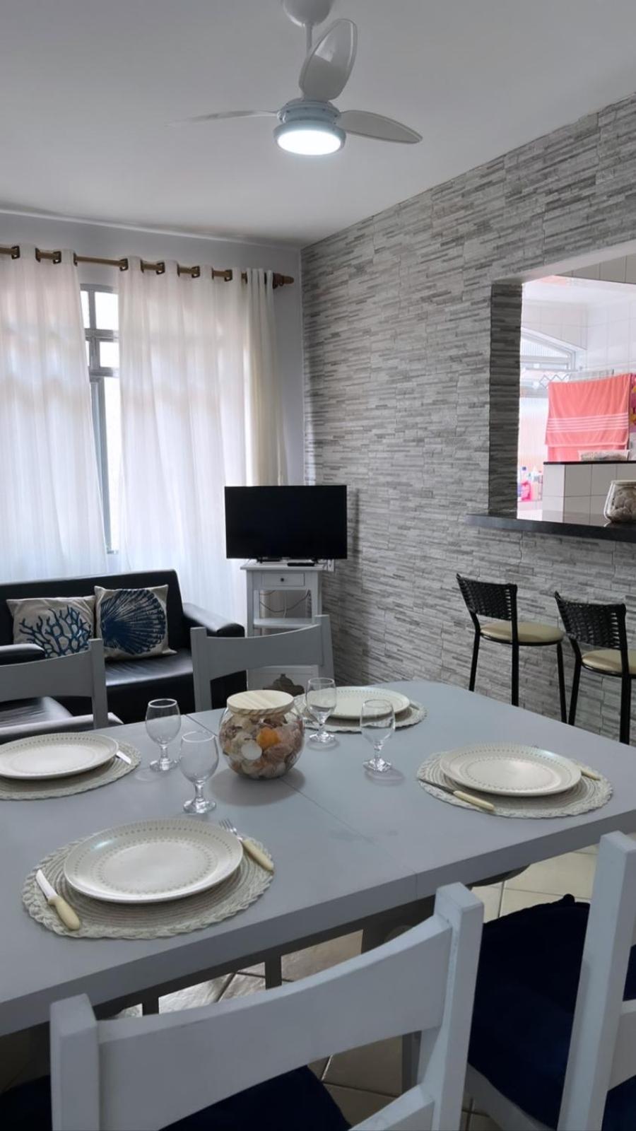 Apê Charmoso Ed Carpentier a 200m da Enseada 2 Quartos, Cozinha Americana e Conforto para 6 Pessoas view 3