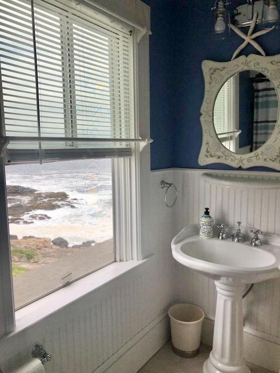 Broadway Cottage- York Beach Oceanfront w/ Incredible Views view 5