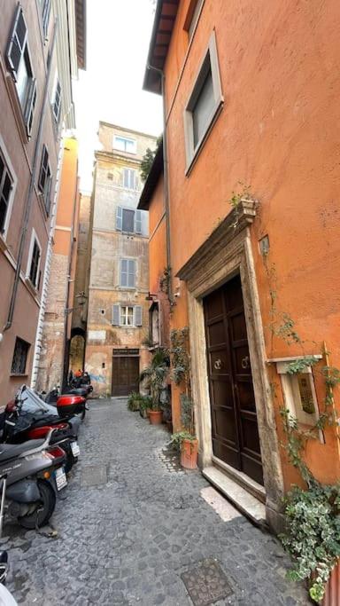 Vicolo San Trifone by Hili