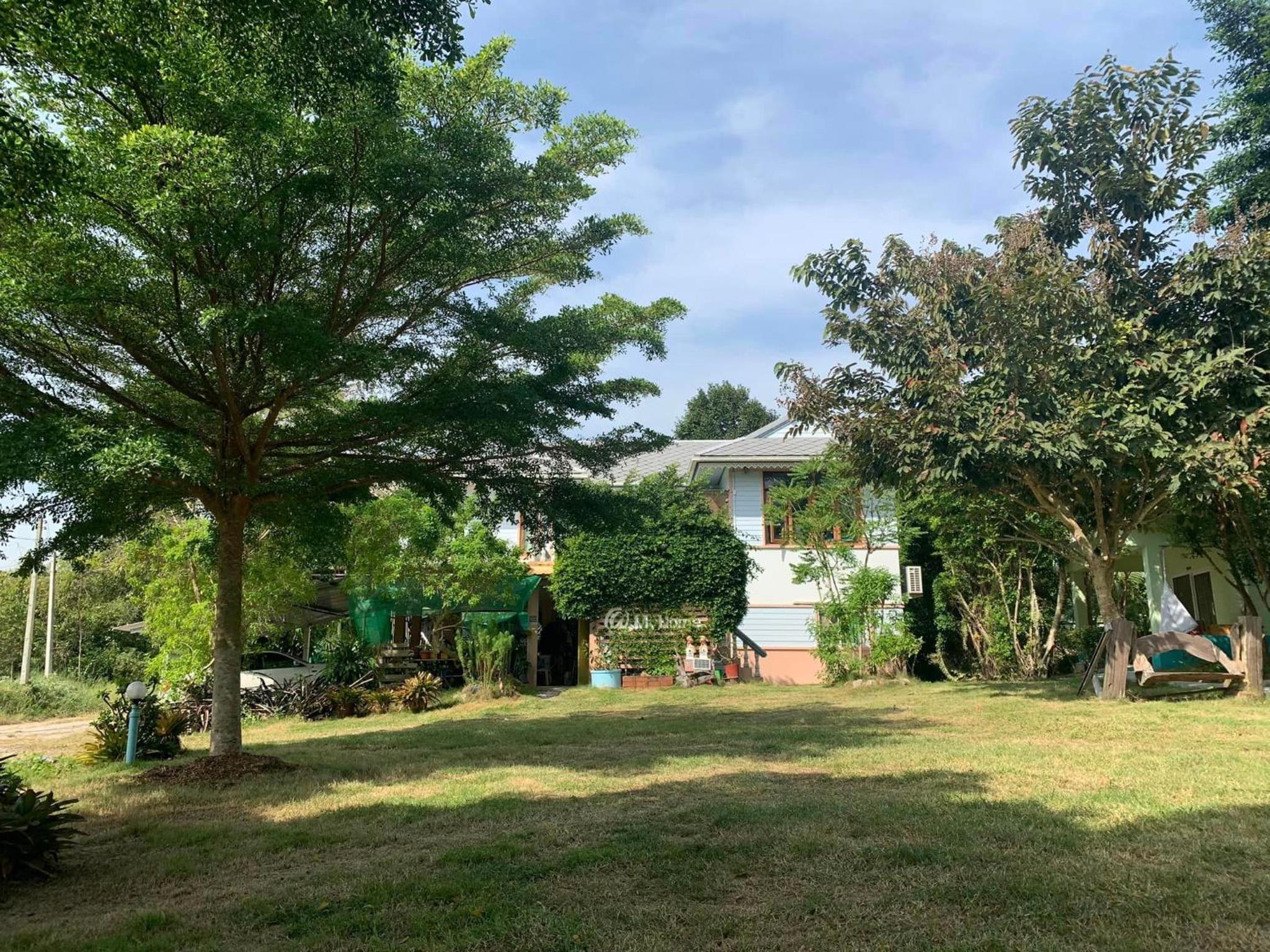 AtMyHomeStay Bangsaphan