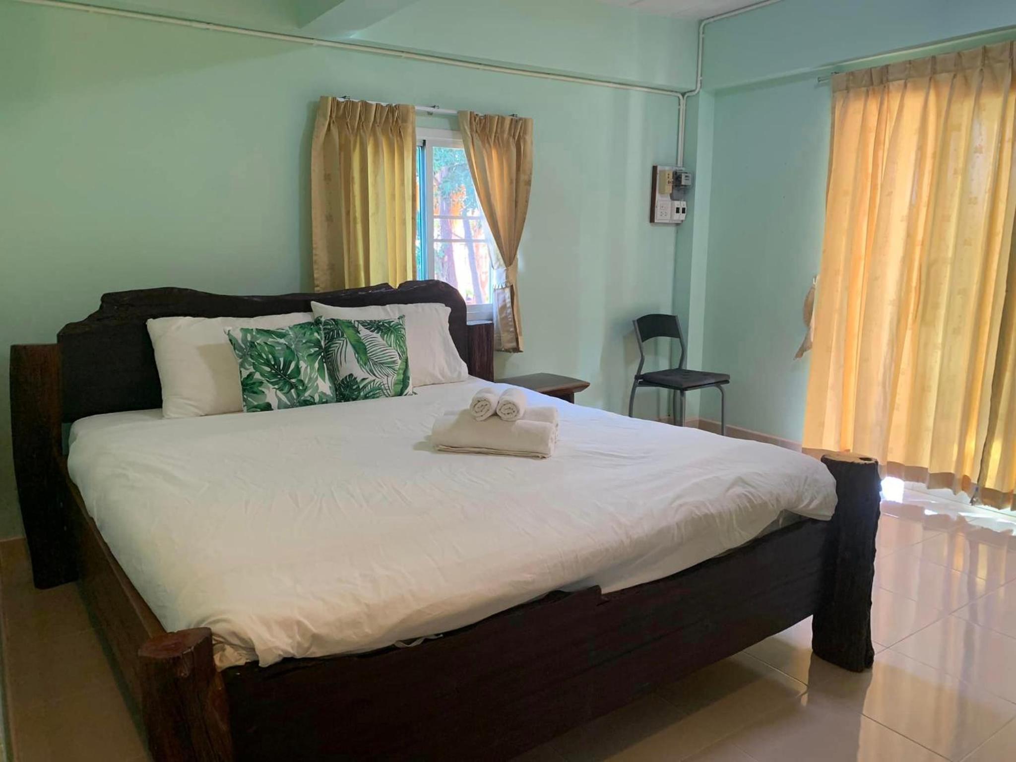 AtMyHomeStay Bangsaphan