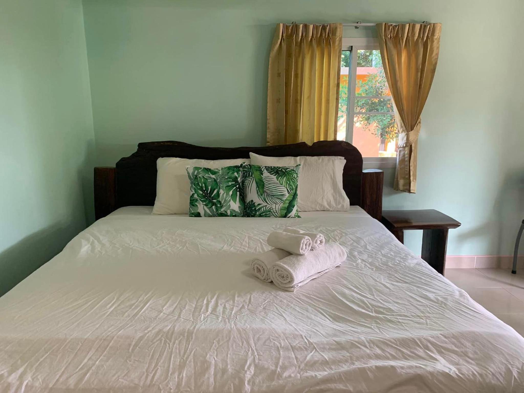 AtMyHomeStay Bangsaphan