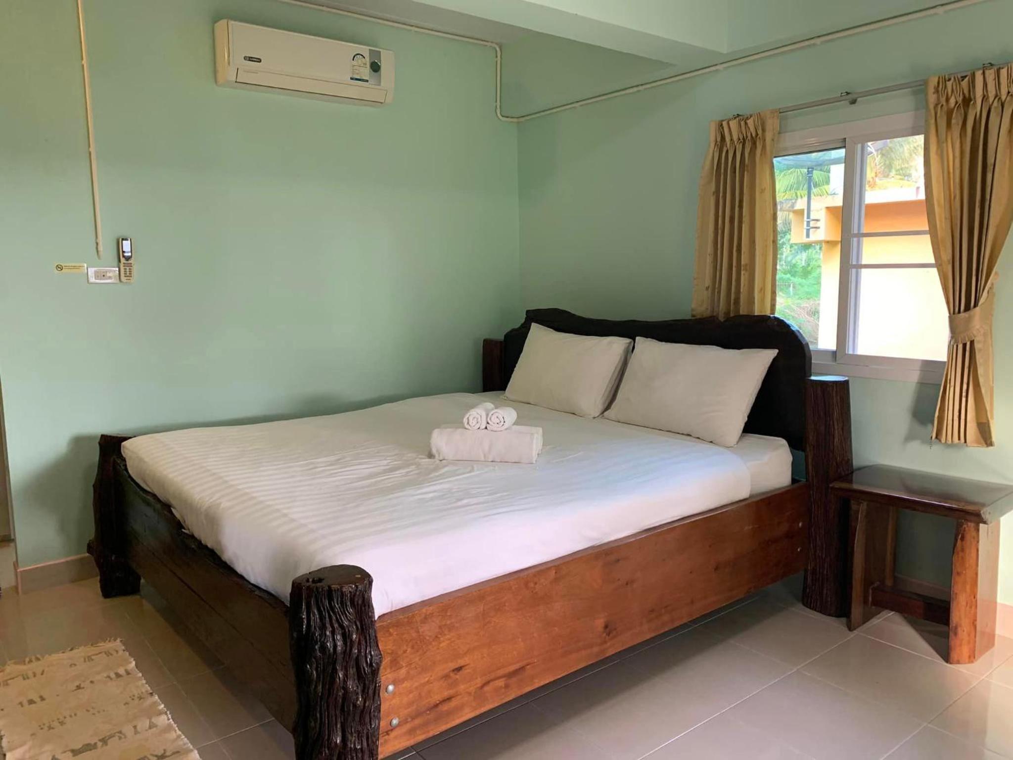 AtMyHomeStay Bangsaphan