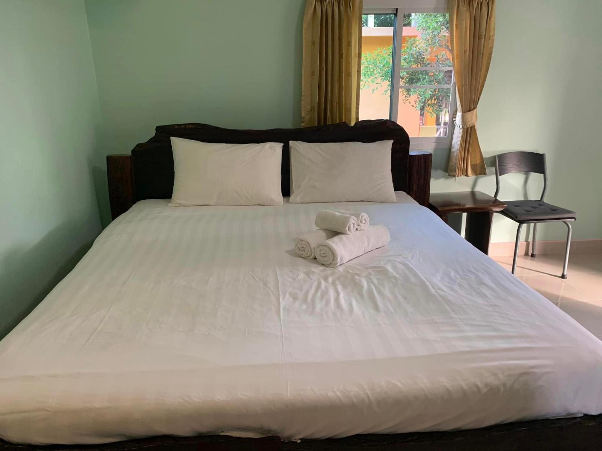 AtMyHomeStay Bangsaphan