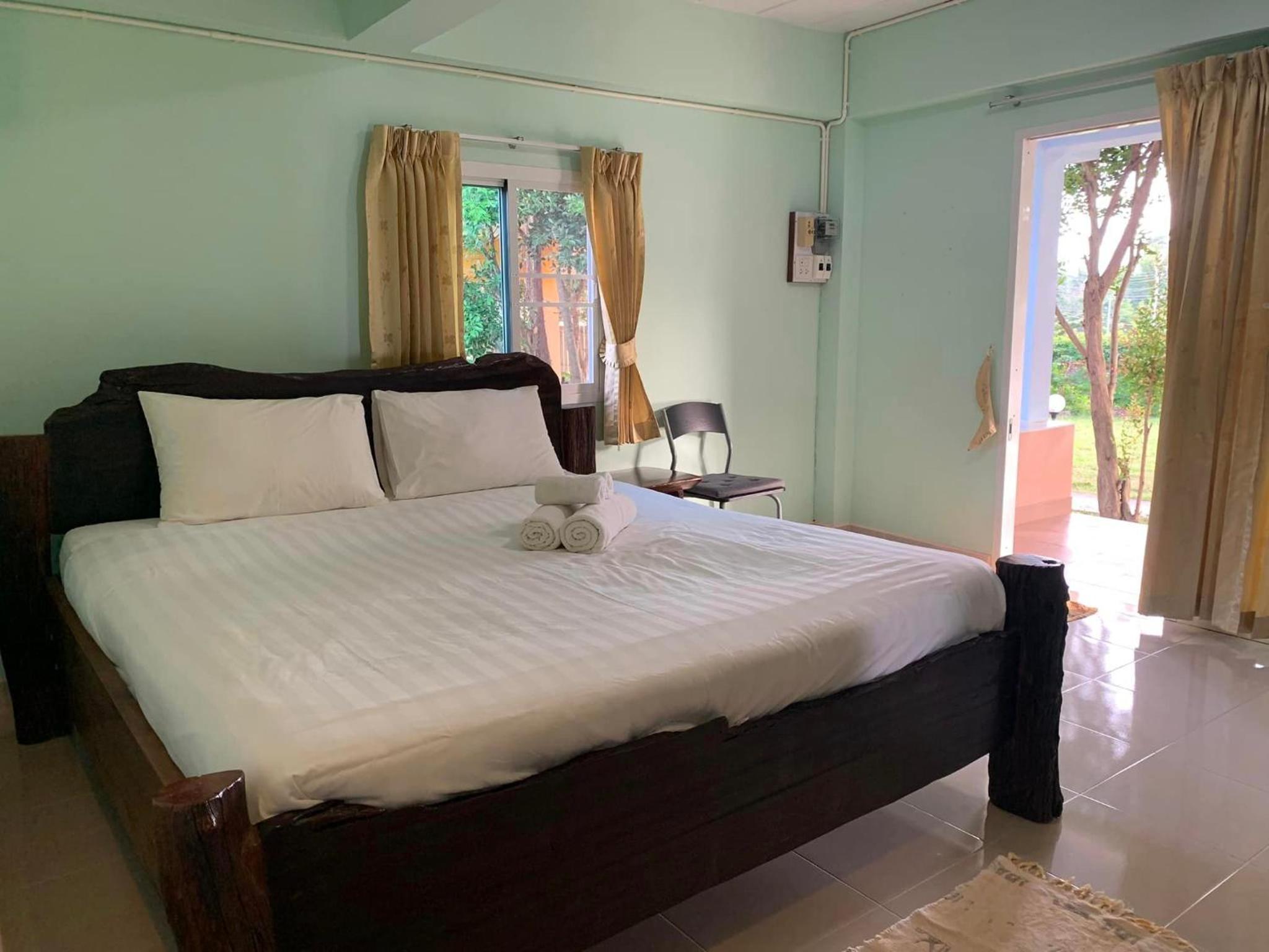 AtMyHomeStay Bangsaphan