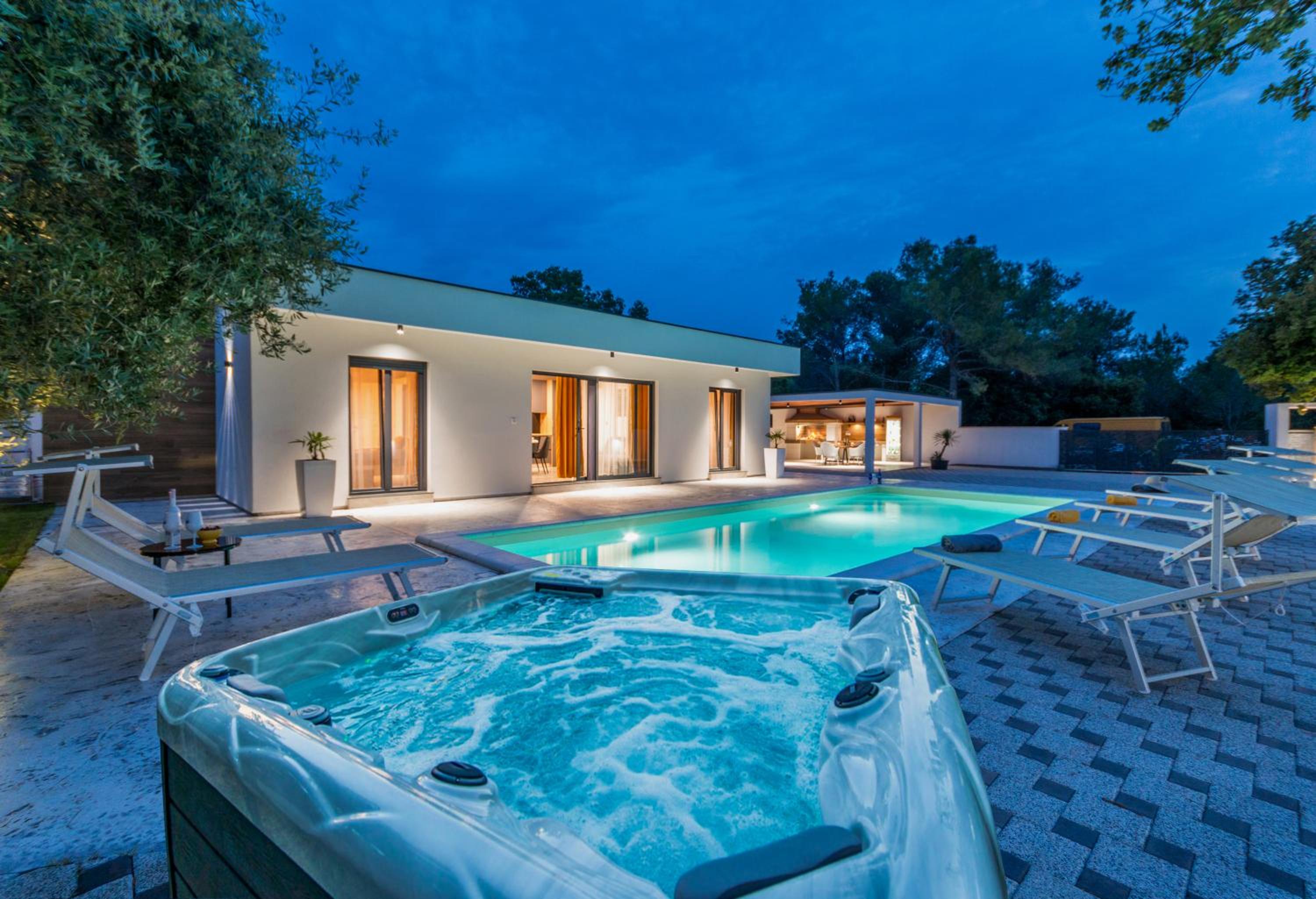 House with pool Mimi view 3