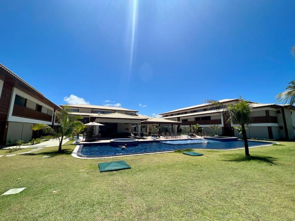 Apto novo Imperia Lounge pé-na-areia Itacimirim