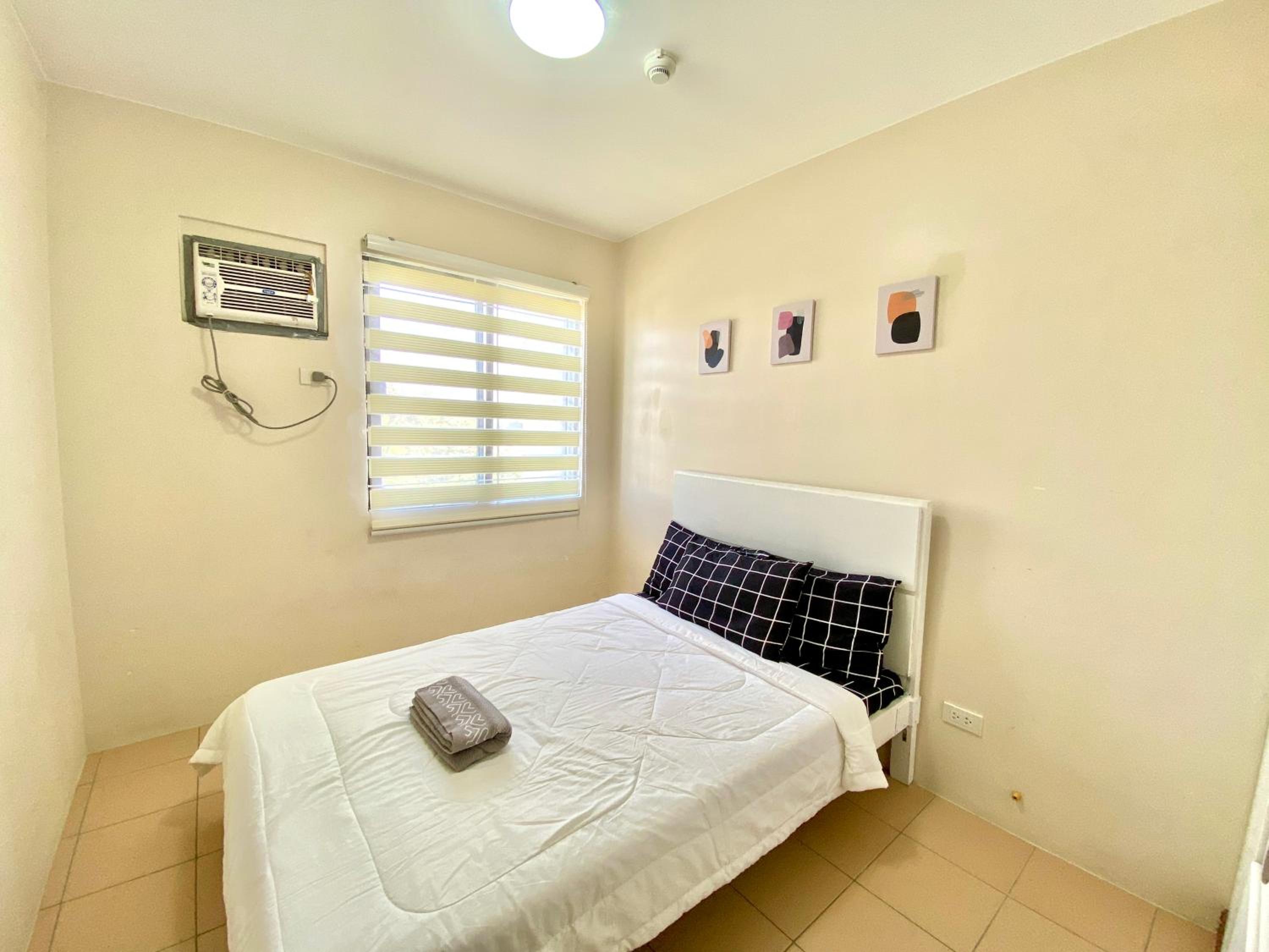 8 Spatial 2BR condo within the city with Pool, WIFI & Netflix view 4