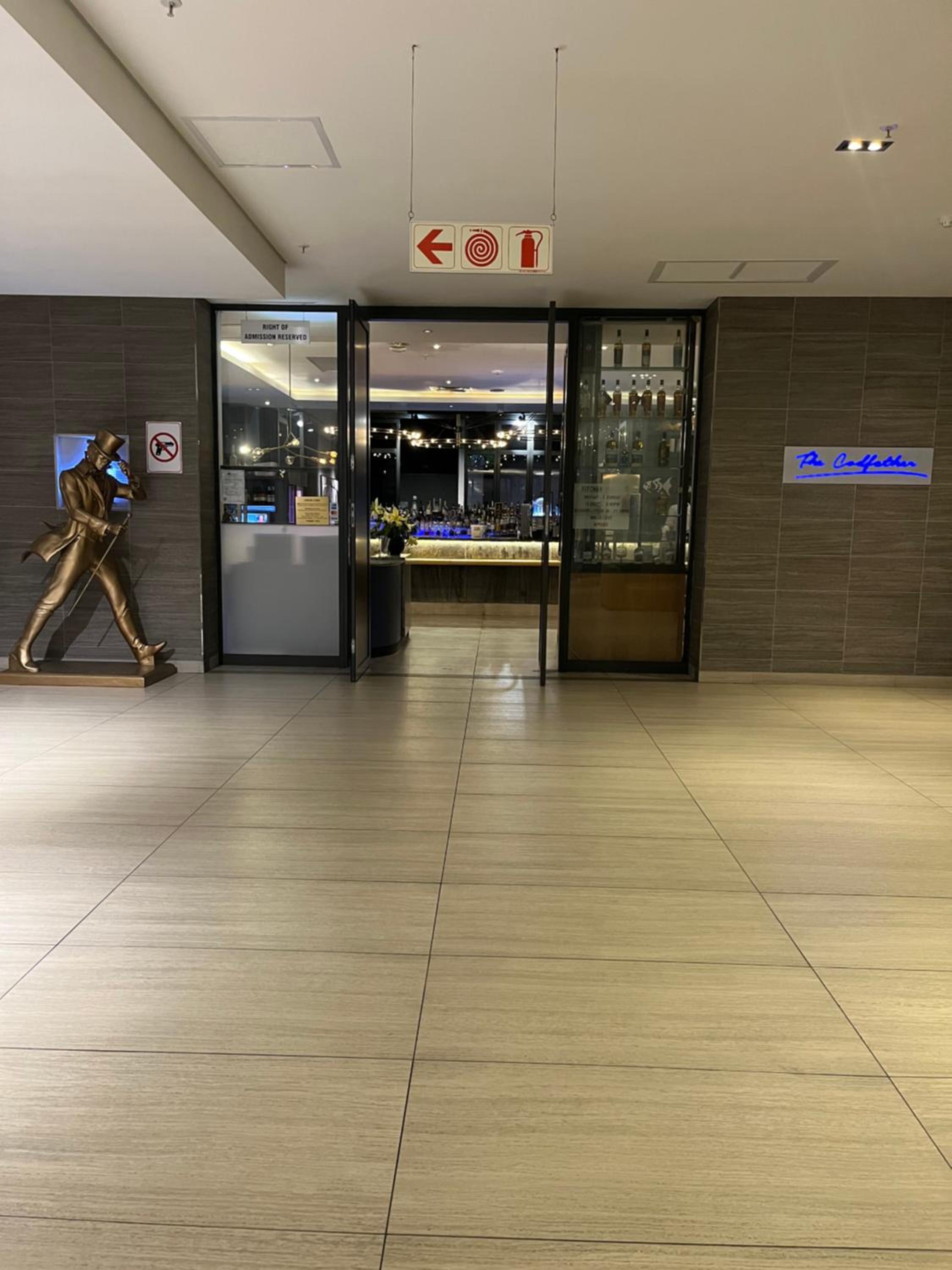 Hotel Sandton Skye Executive Suite - With inverter - Image 1