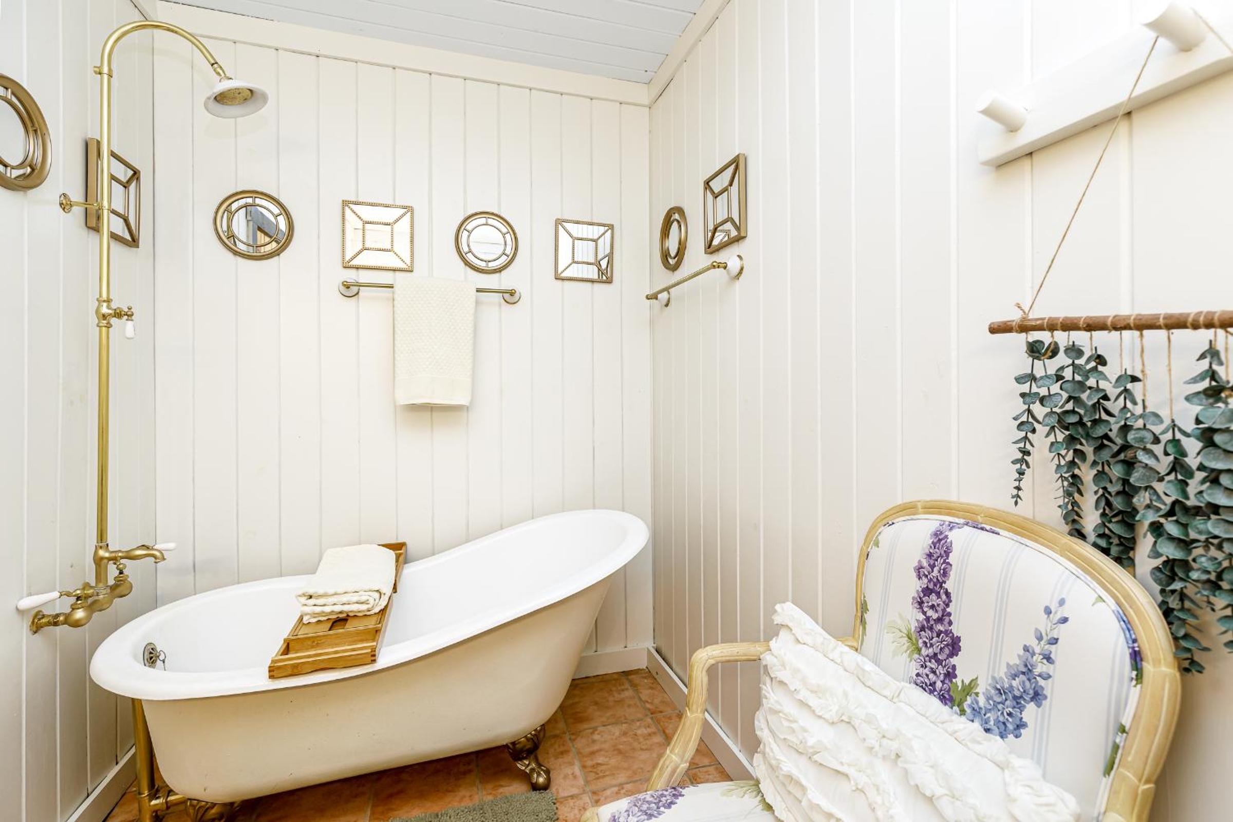 Frogmore Cabin