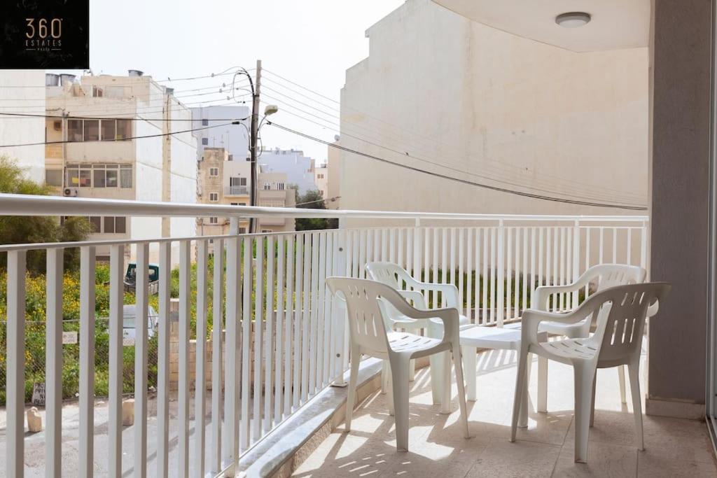 Spacious 2BR APT in QAWRA - Perfect for Families by 360 Estates photo 4