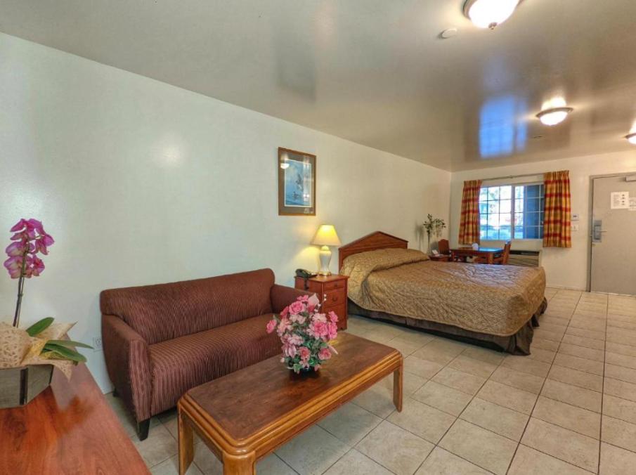 Americas Best Value Inn Oxnard-Port Hueneme - Property Image 30