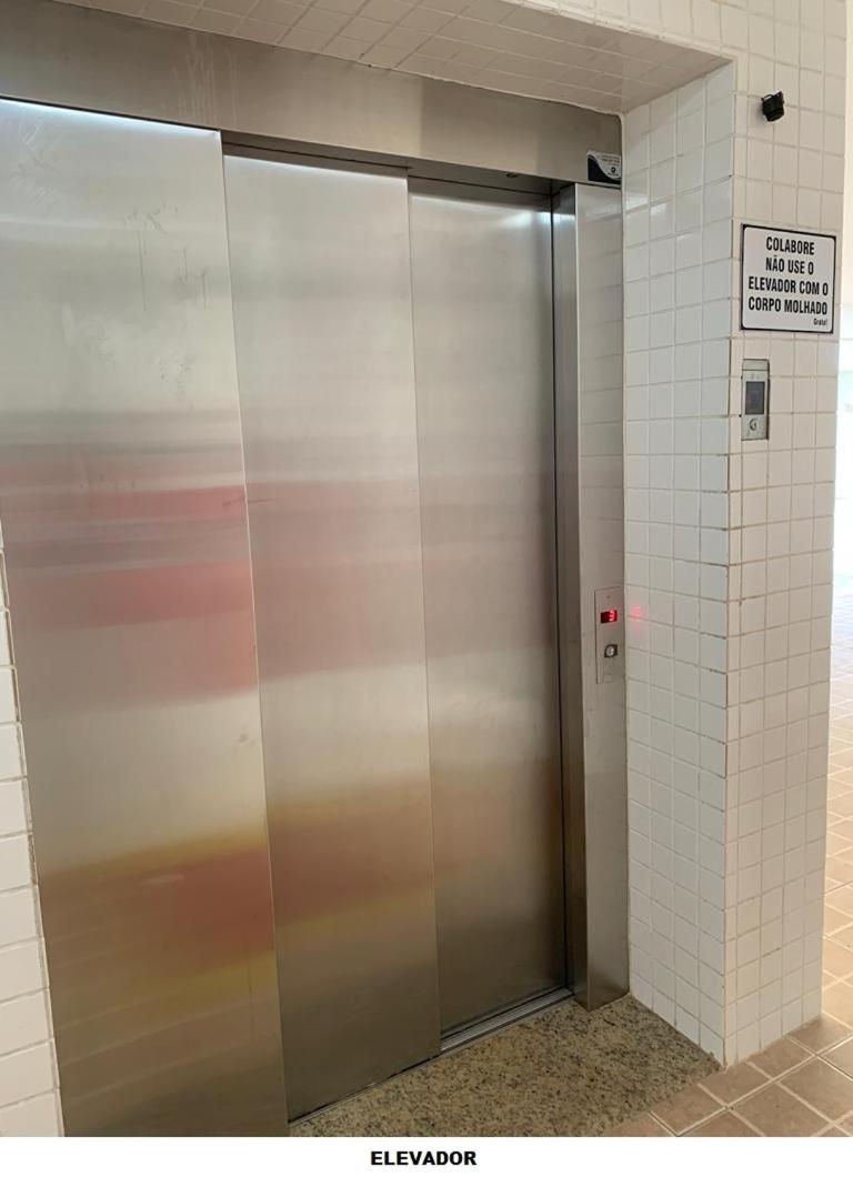 Apto com ar-cond e piscina a 100m mar praia da Enseada