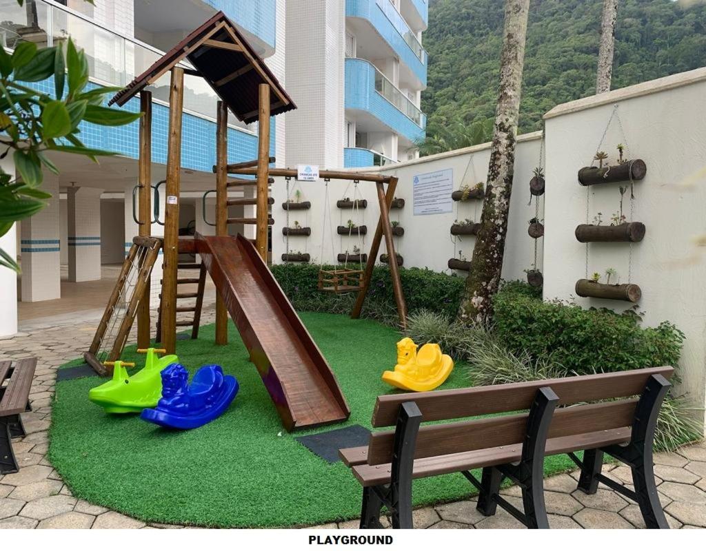Apto com ar-cond e piscina a 100m mar praia da Enseada