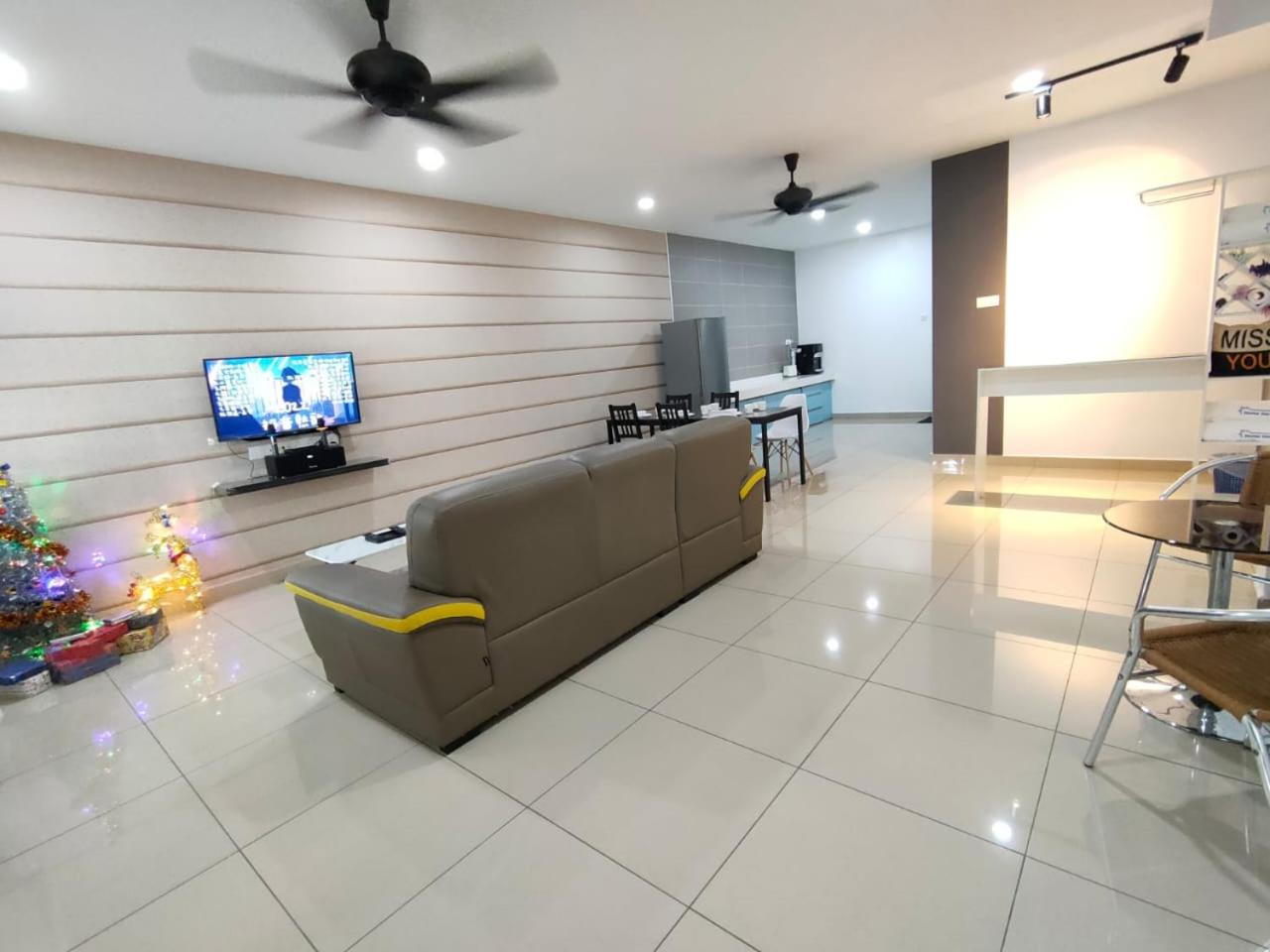 Setia Home Sitiawan KTV 12+4 Pax photo 2