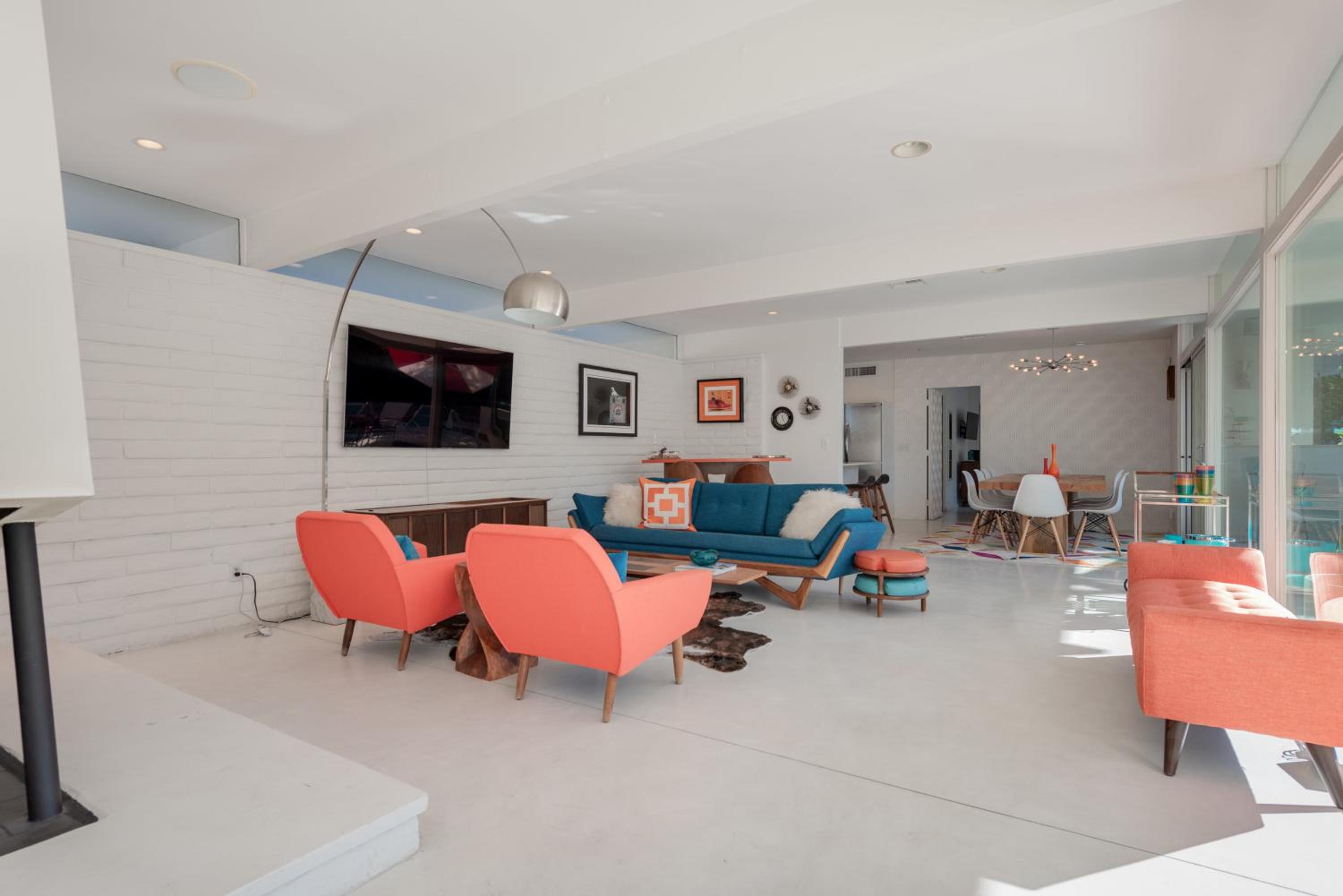 Private Mid Century Modern Architectural Home view 2