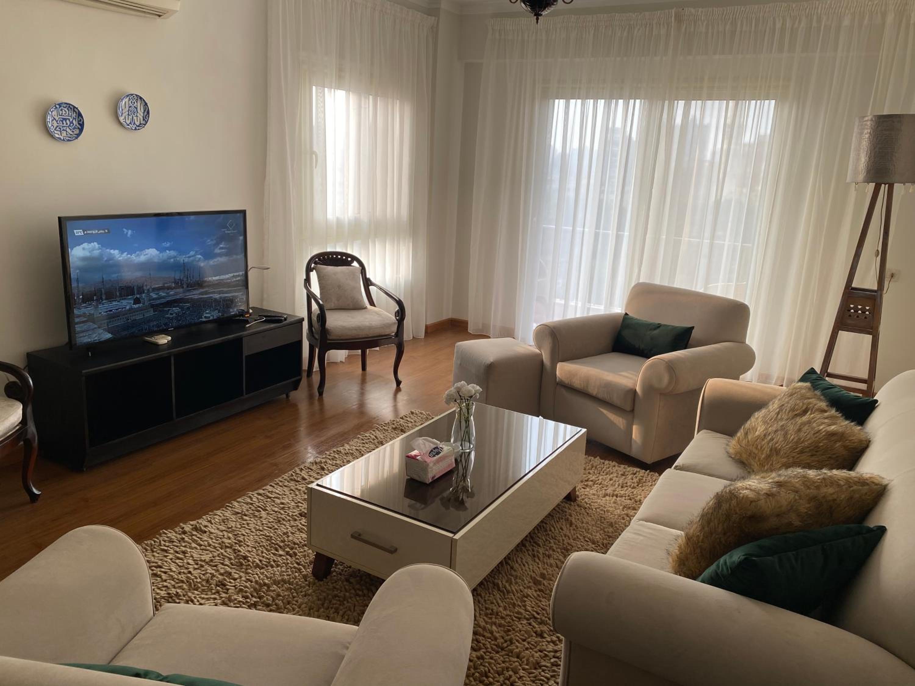 Nile View Apartment - Sleeps 4 & Balcony