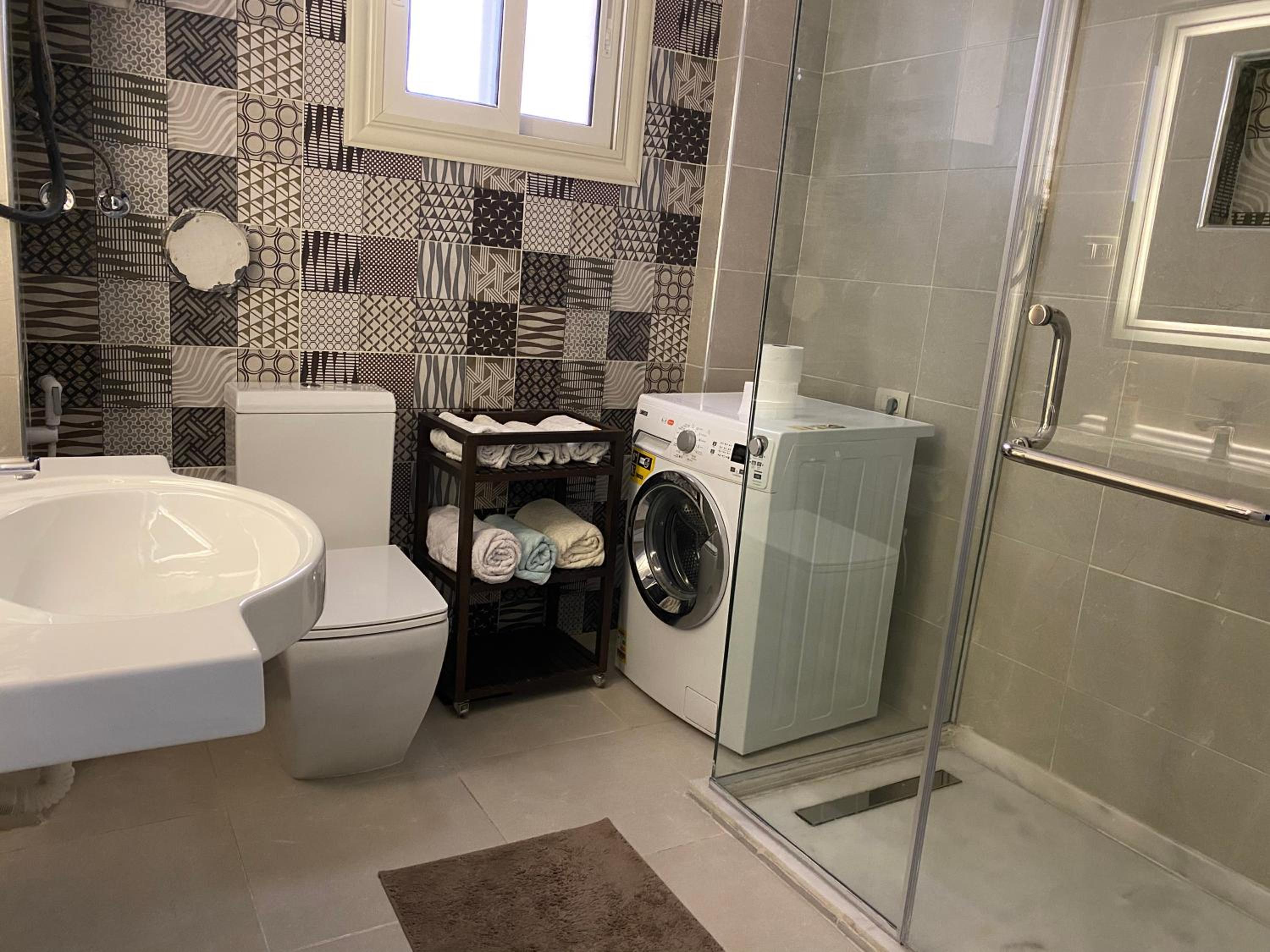 Nile View Apartment - Sleeps 4 & Balcony