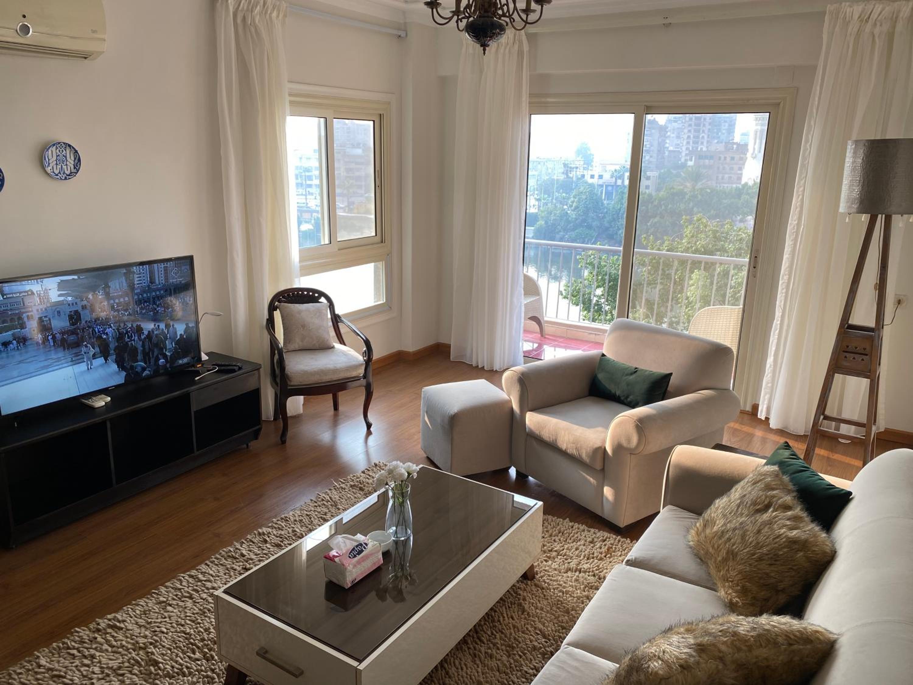 Nile View Apartment - Sleeps 4 & Balcony