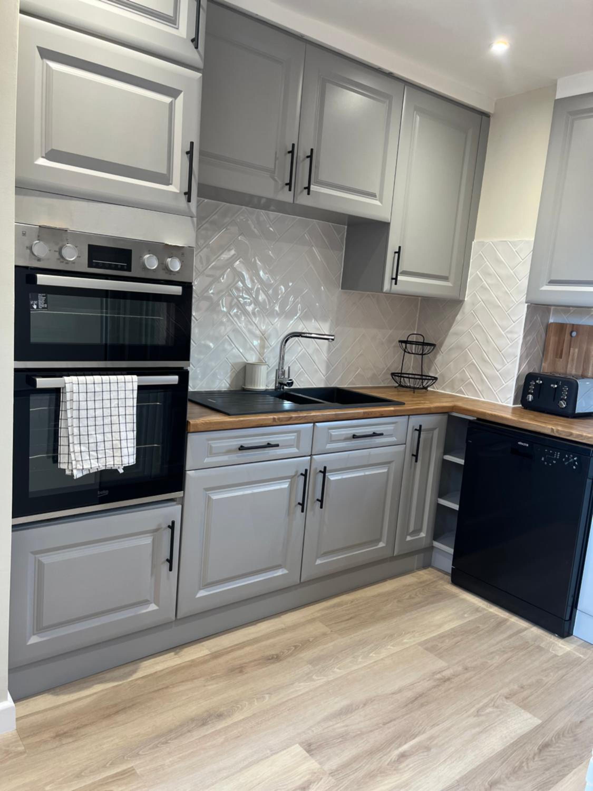 Yeovil Vacations - Two-bedroom Apartment - Property Image 13