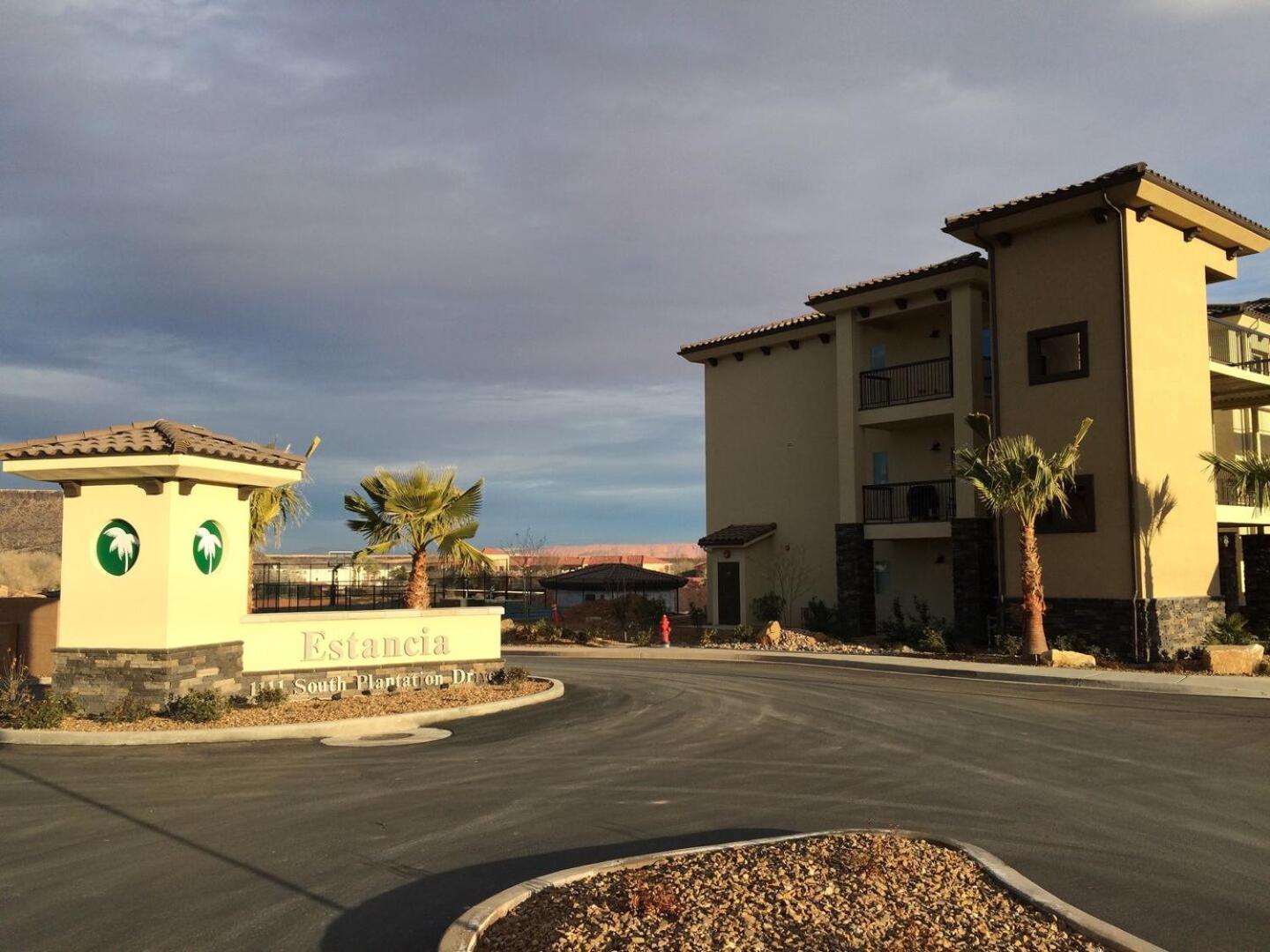 Hotel S404-The Penthouse-Fourth Floor 3-bedroom Pool View