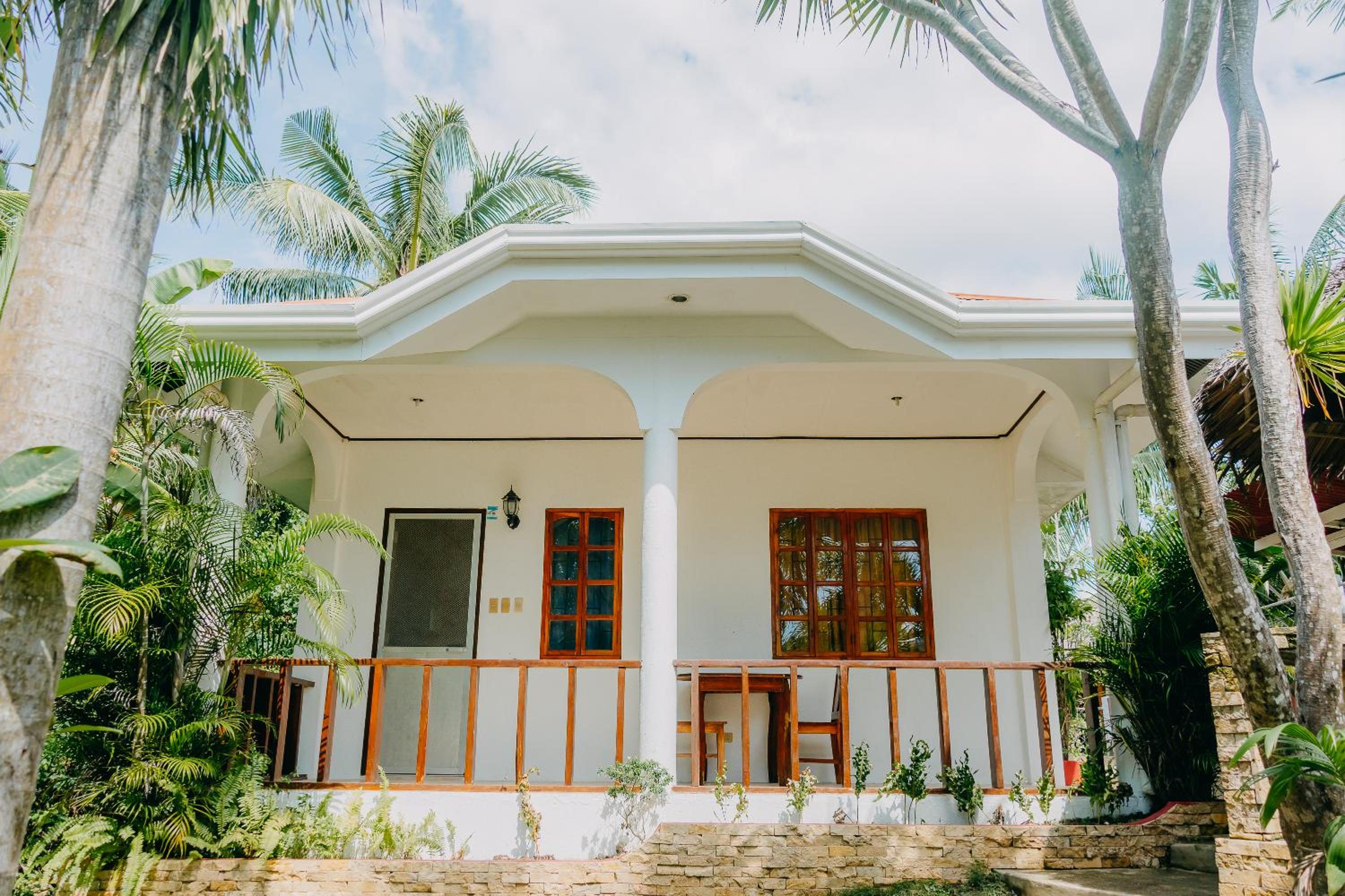 Palmera Palma Private 1-BR Bungalow in Moalboal view 4