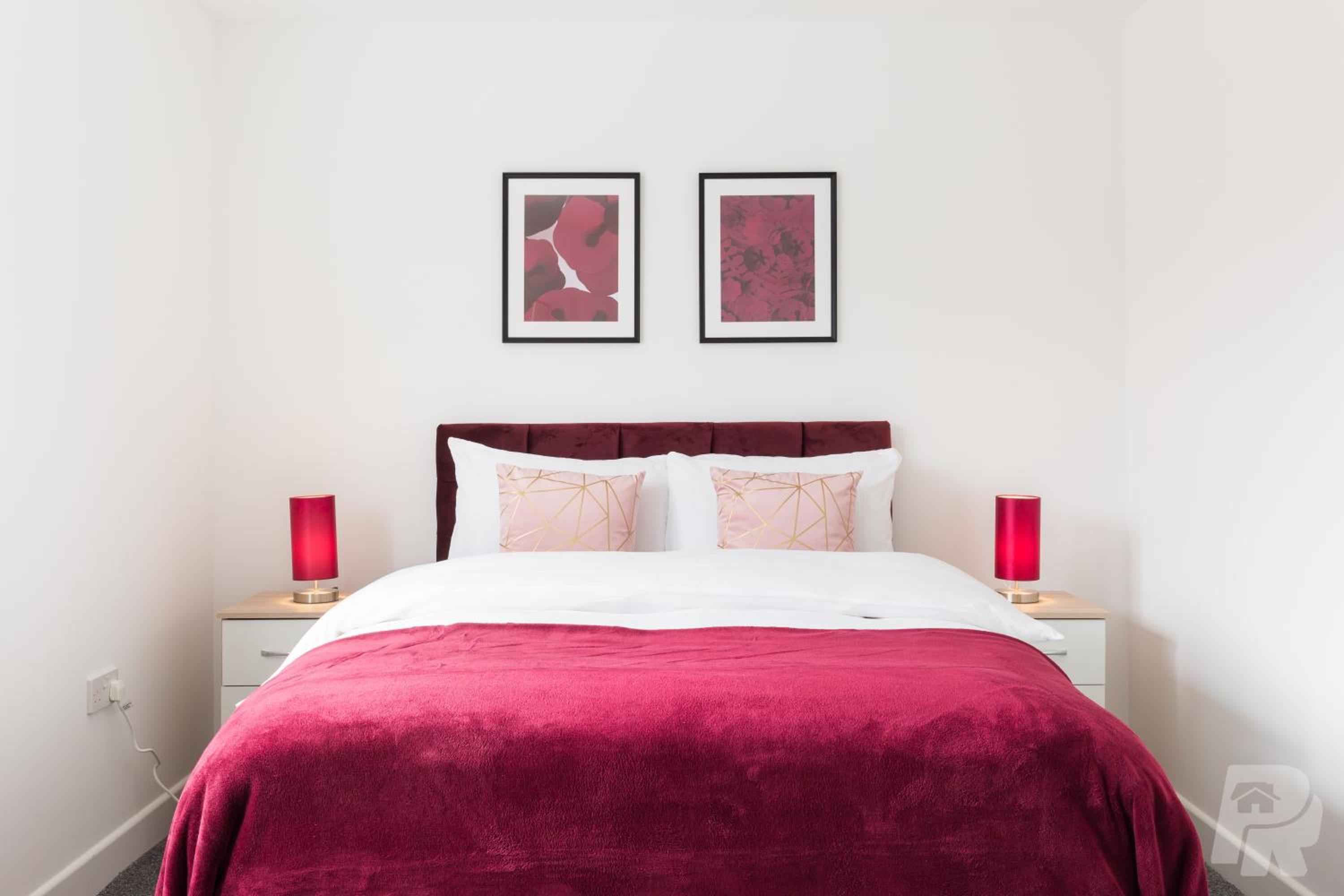 The Birmingham Estate Collective by Prime Stays - Contractor & Group Stays - Secure Parking view 4