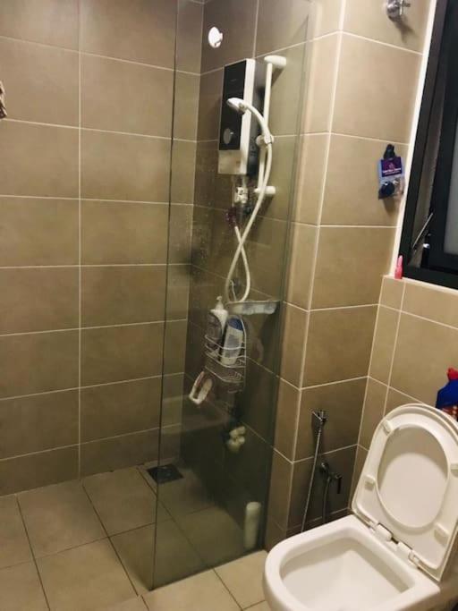 Lovely one bedroom studio unit. photo 5