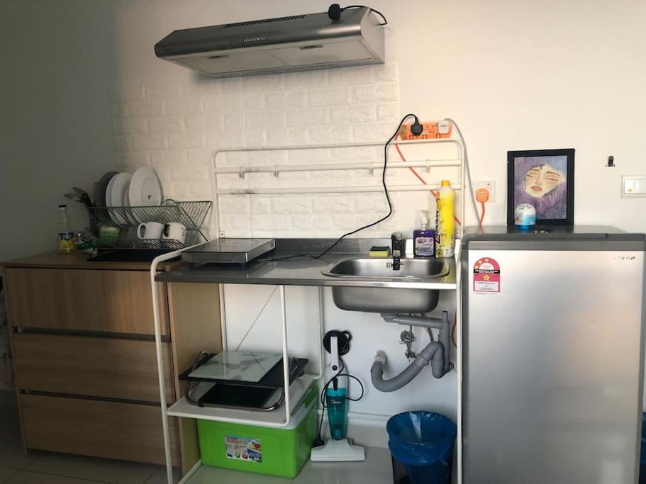 Lovely one bedroom studio unit. photo 7