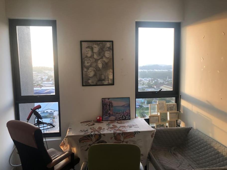 Lovely one bedroom studio unit. photo 8
