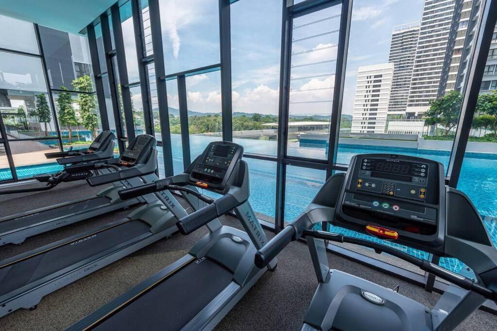 Lovely one bedroom studio unit. view 4