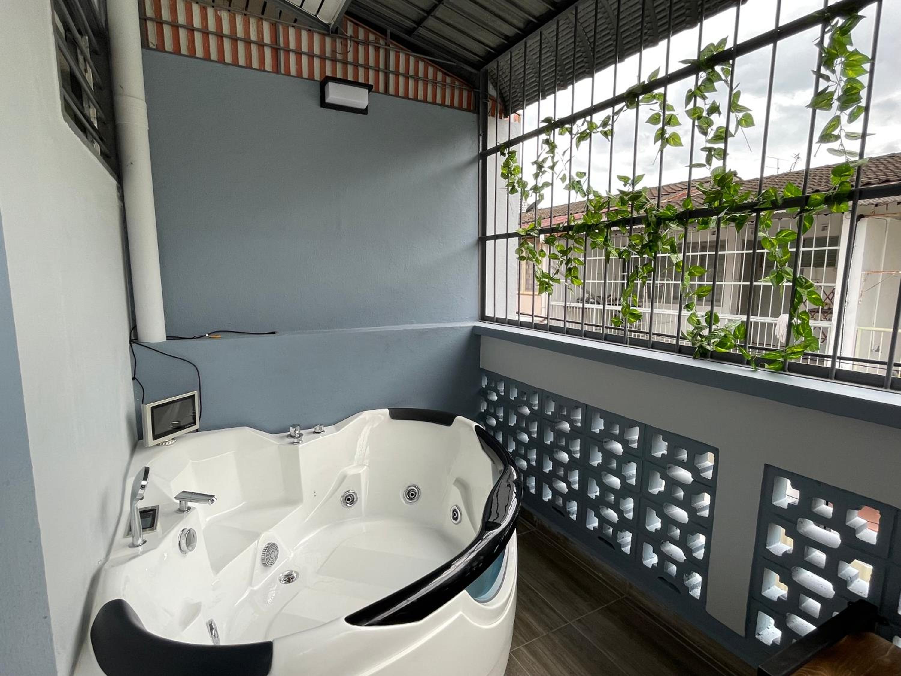 15Px 5BR V Jaccuzi Spa n KTV n Pool Table n Kids Pool At Georgetown, USM n Lam Wah Ee Hospital photo 6